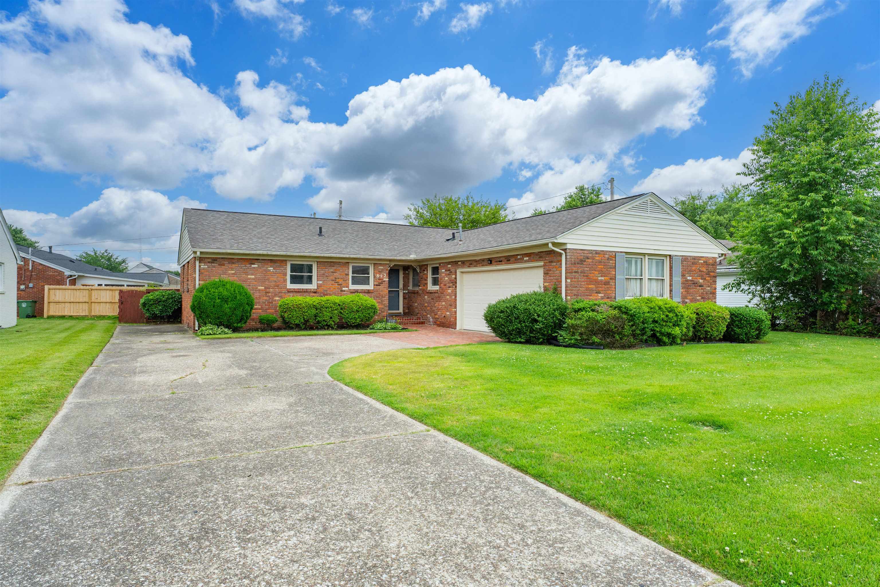 812 Wesleyan Park Dr., Owensboro, Kentucky 42301, 3 Bedrooms Bedrooms, ,2 BathroomsBathrooms,Single Family Residence,For Sale,Wesleyan Park Dr.,92307