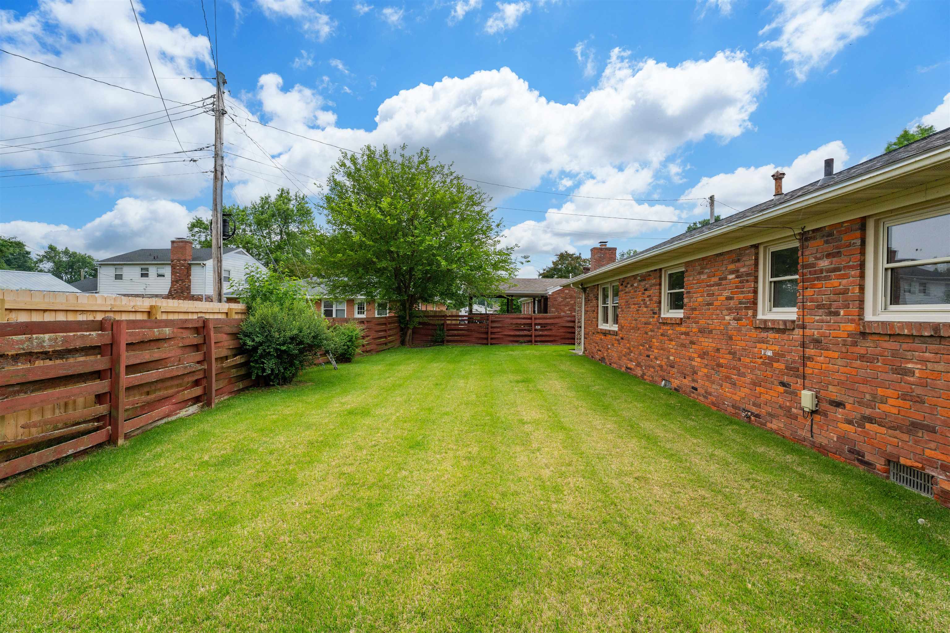 812 Wesleyan Park Dr., Owensboro, Kentucky 42301, 3 Bedrooms Bedrooms, ,2 BathroomsBathrooms,Single Family Residence,For Sale,Wesleyan Park Dr.,92307