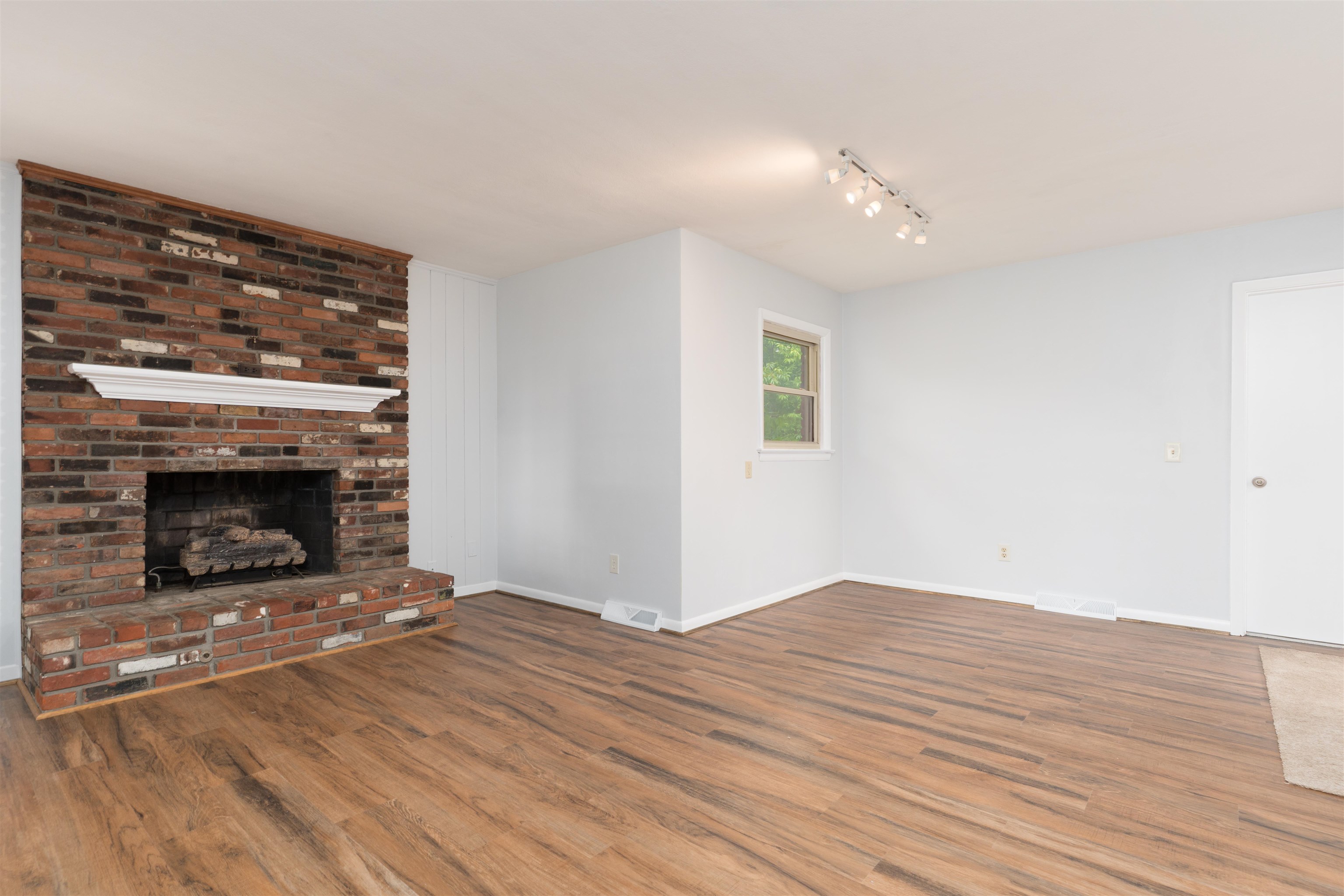 812 Wesleyan Park Dr., Owensboro, Kentucky 42301, 3 Bedrooms Bedrooms, ,2 BathroomsBathrooms,Single Family Residence,For Sale,Wesleyan Park Dr.,92307