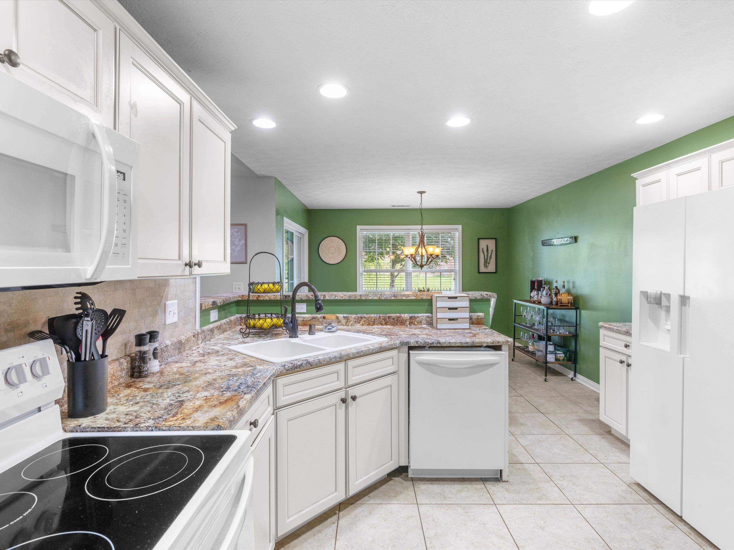 2942 Trails Way, Owensboro, Kentucky 42303, 3 Bedrooms Bedrooms, ,2 BathroomsBathrooms,Single Family Residence,For Sale,Trails Way,92311