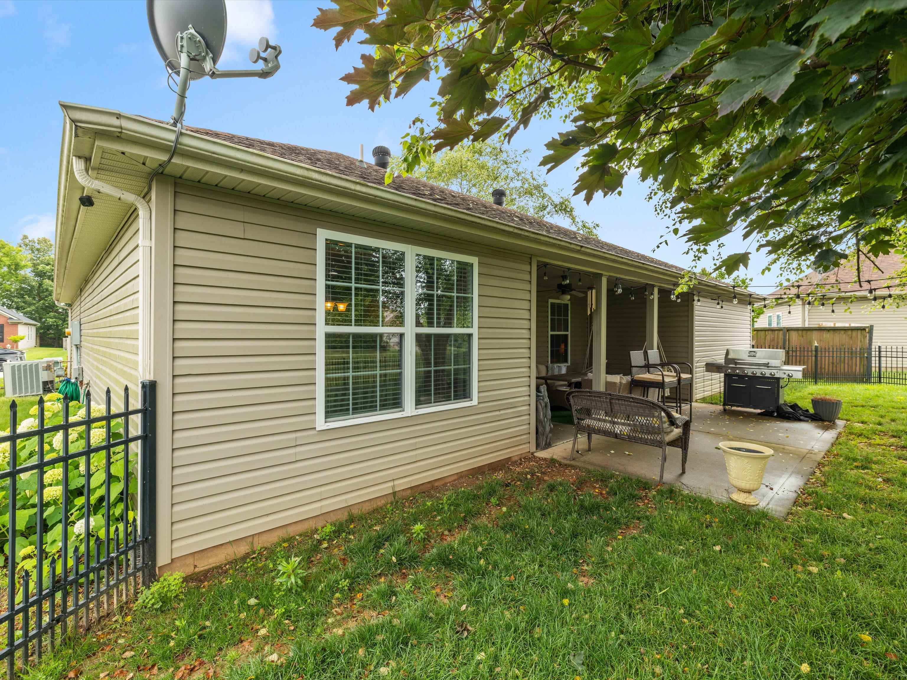 2942 Trails Way, Owensboro, Kentucky 42303, 3 Bedrooms Bedrooms, ,2 BathroomsBathrooms,Single Family Residence,For Sale,Trails Way,92311