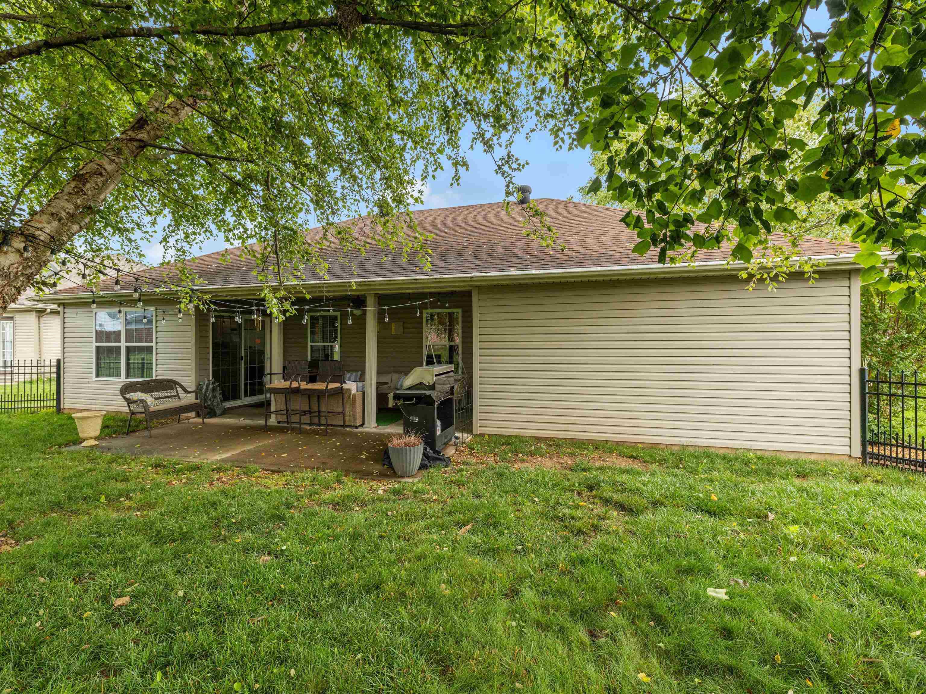 2942 Trails Way, Owensboro, Kentucky 42303, 3 Bedrooms Bedrooms, ,2 BathroomsBathrooms,Single Family Residence,For Sale,Trails Way,92311