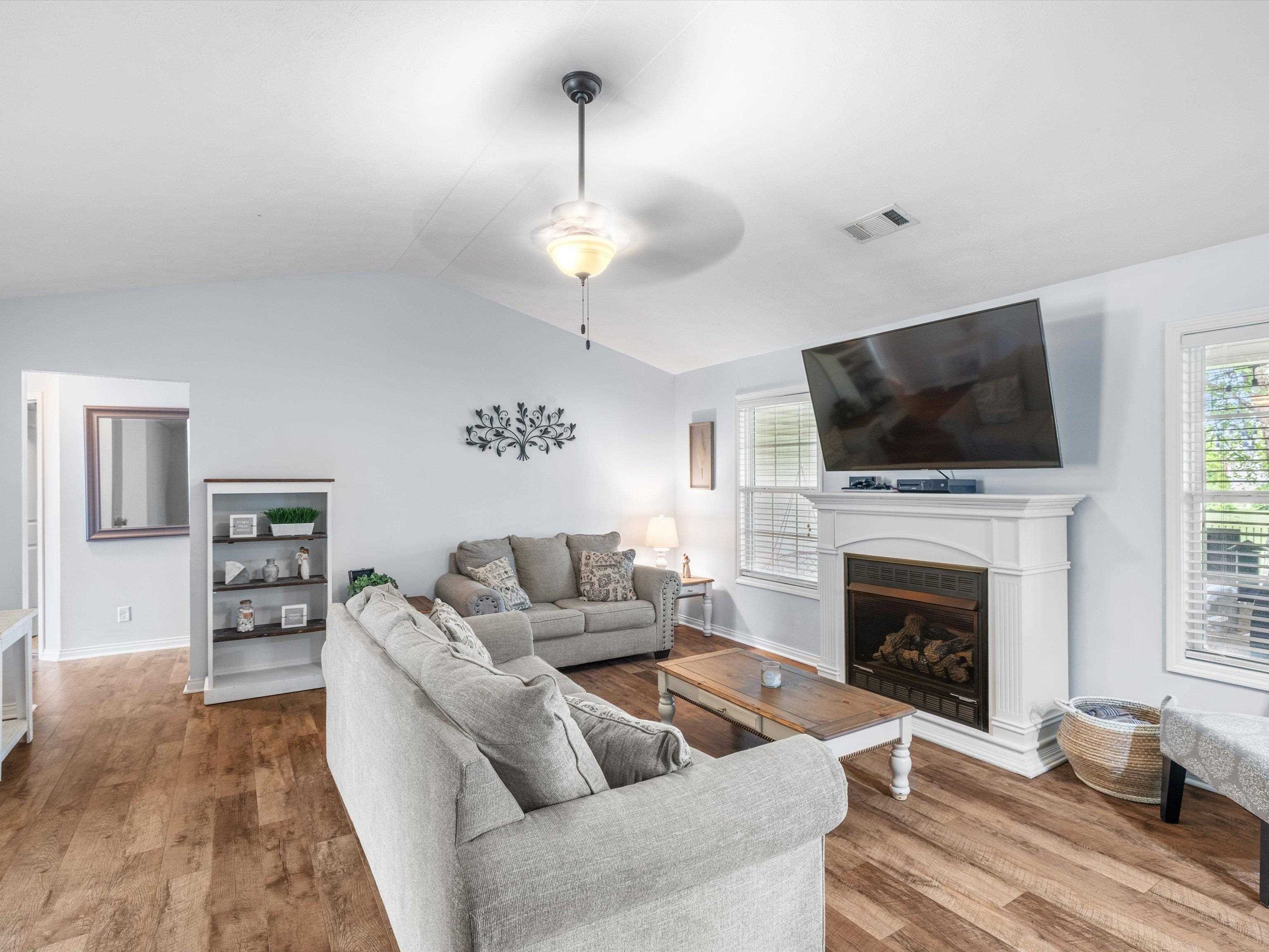 2942 Trails Way, Owensboro, Kentucky 42303, 3 Bedrooms Bedrooms, ,2 BathroomsBathrooms,Single Family Residence,For Sale,Trails Way,92311