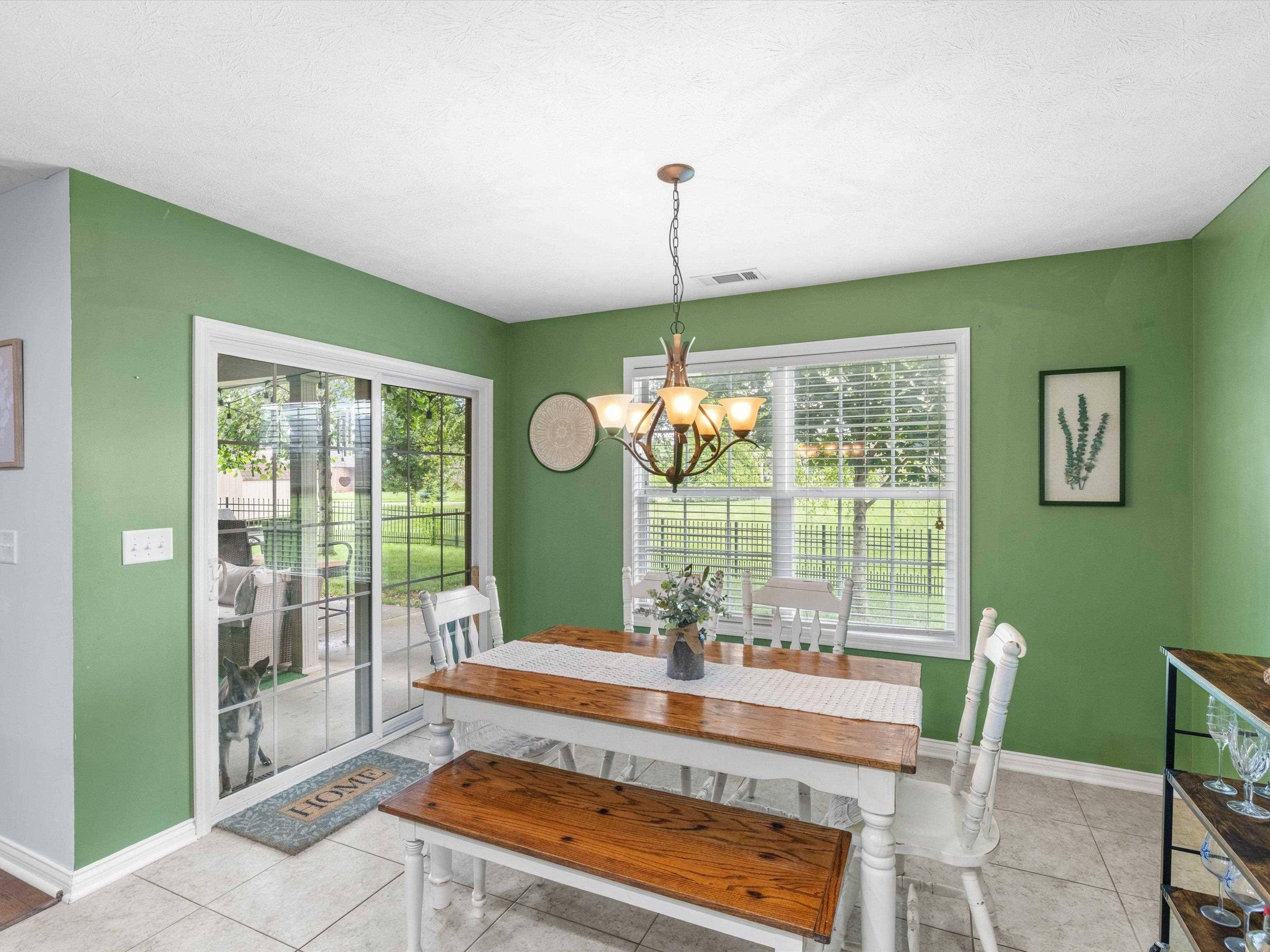 2942 Trails Way, Owensboro, Kentucky 42303, 3 Bedrooms Bedrooms, ,2 BathroomsBathrooms,Single Family Residence,For Sale,Trails Way,92311