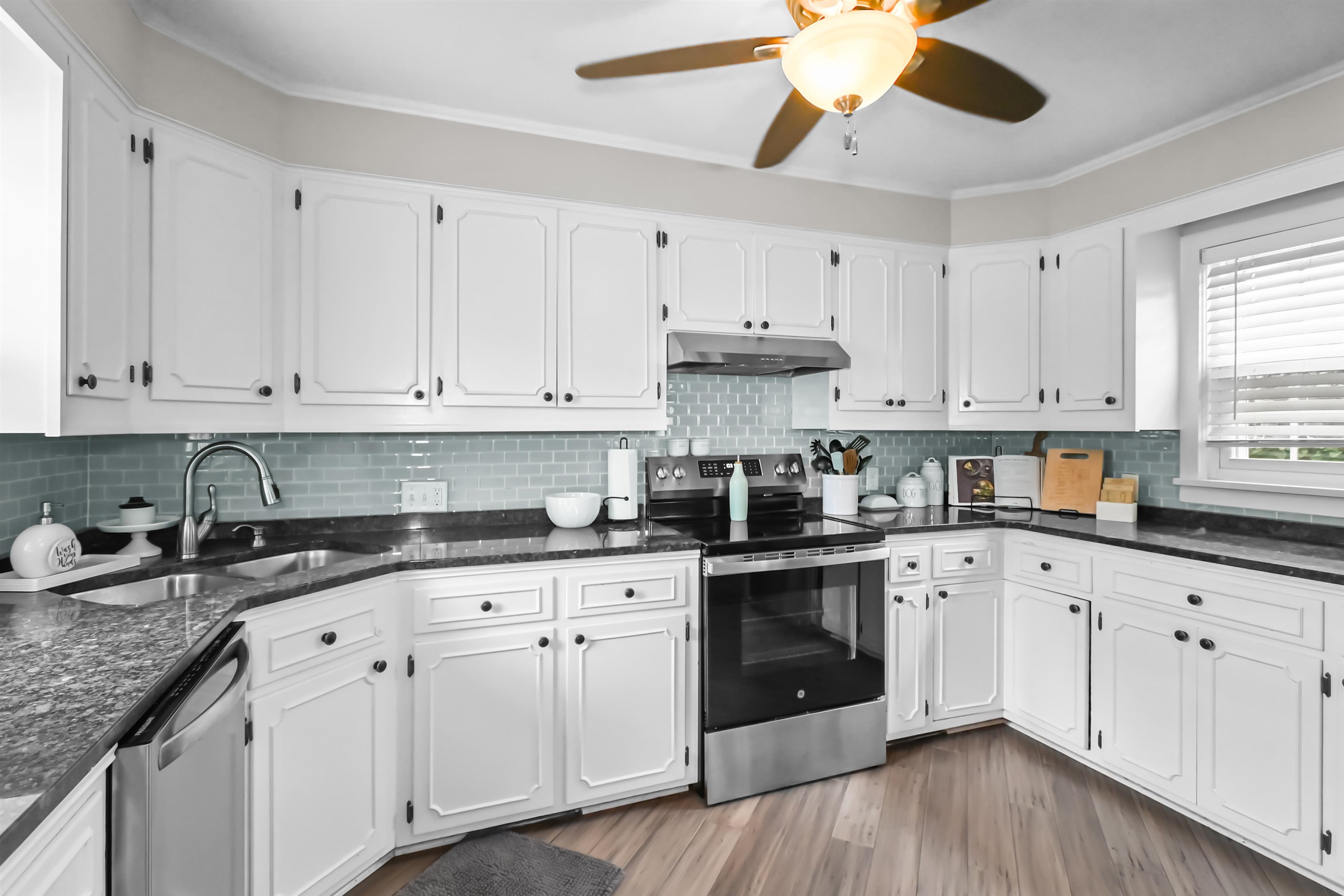 2126 Griffith Place West, Owensboro, Kentucky 42301, 3 Bedrooms Bedrooms, ,2 BathroomsBathrooms,Single Family Residence,For Sale,Griffith Place West,92312