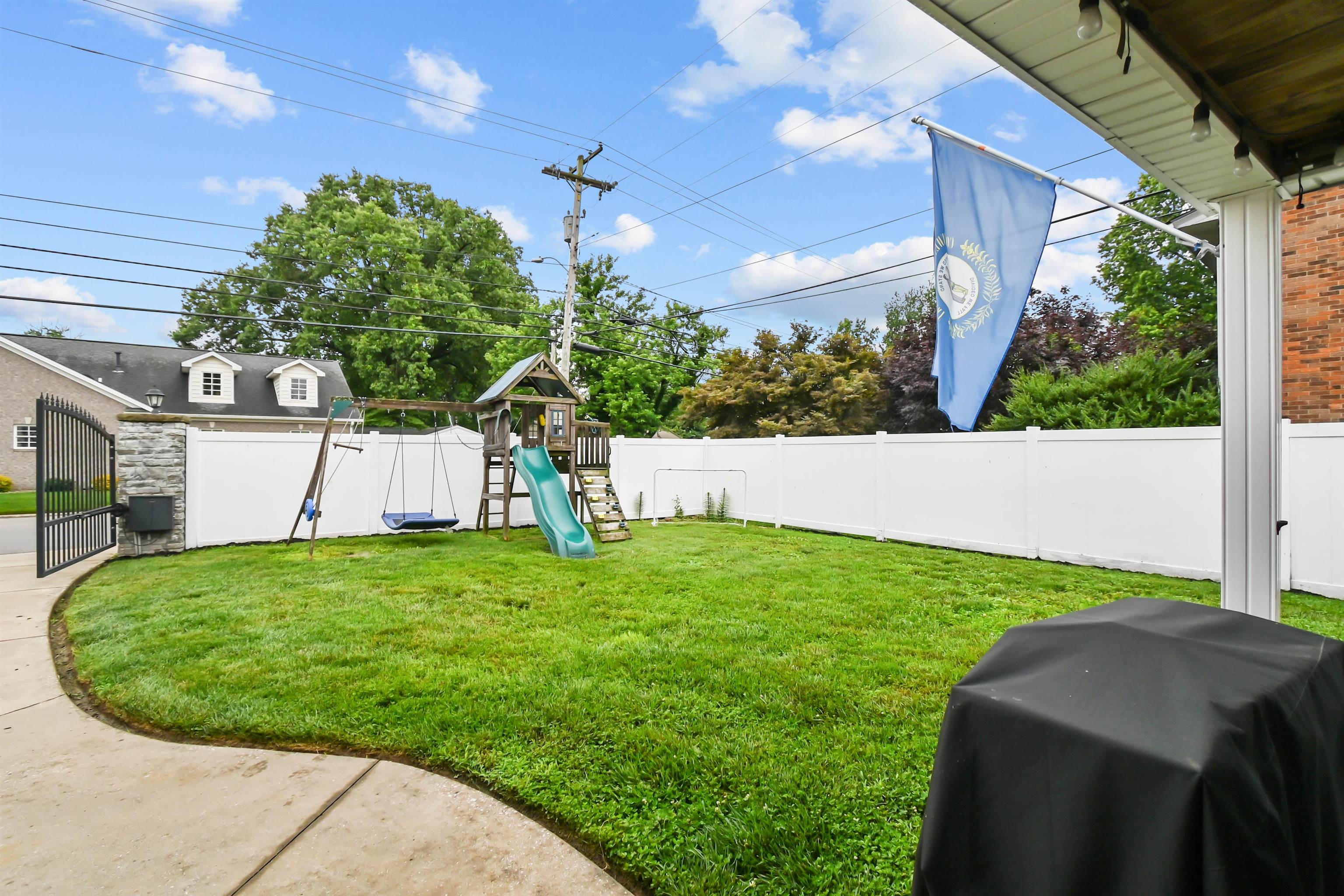 2126 Griffith Place West, Owensboro, Kentucky 42301, 3 Bedrooms Bedrooms, ,2 BathroomsBathrooms,Single Family Residence,For Sale,Griffith Place West,92312