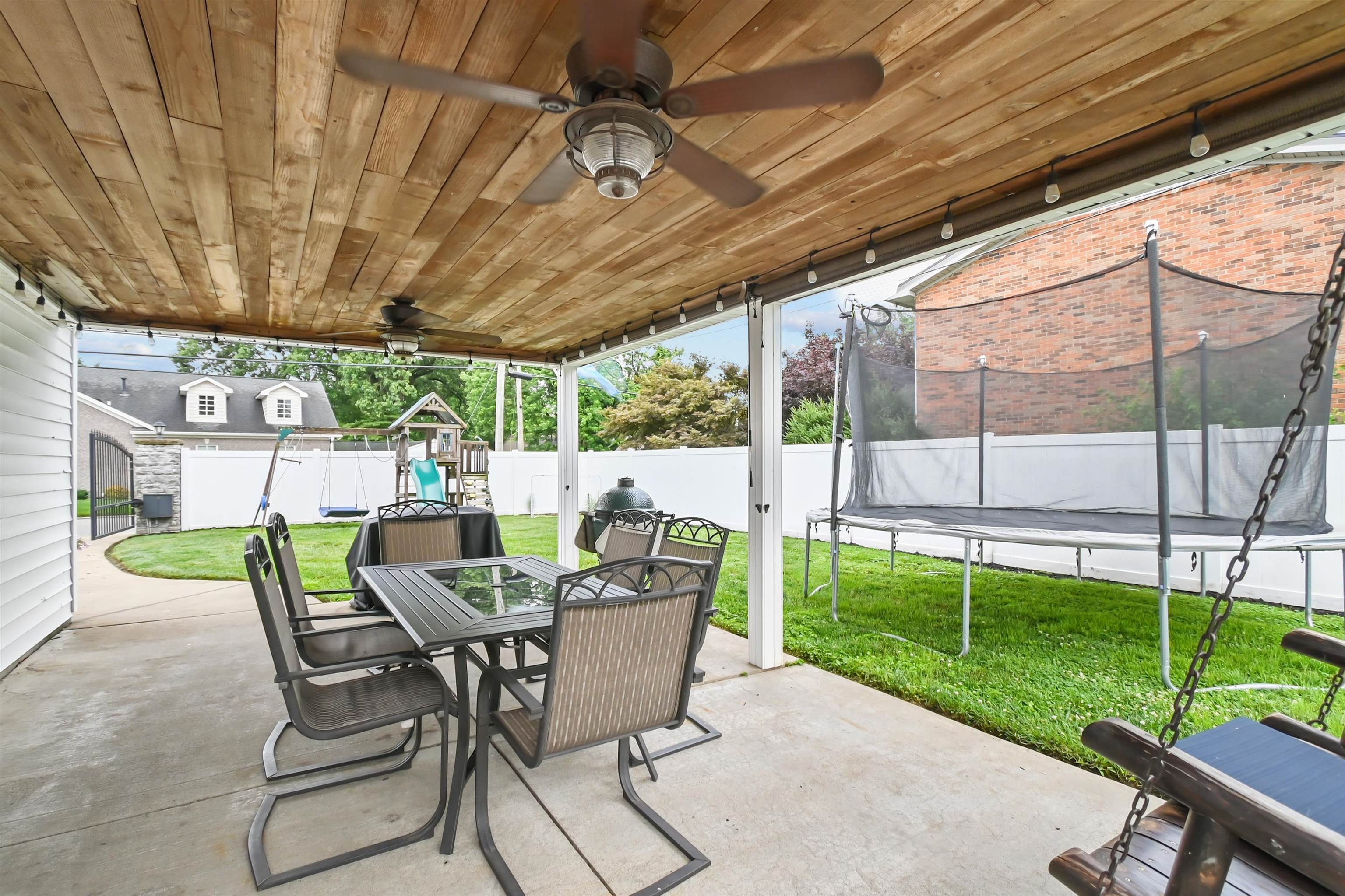 2126 Griffith Place West, Owensboro, Kentucky 42301, 3 Bedrooms Bedrooms, ,2 BathroomsBathrooms,Single Family Residence,For Sale,Griffith Place West,92312