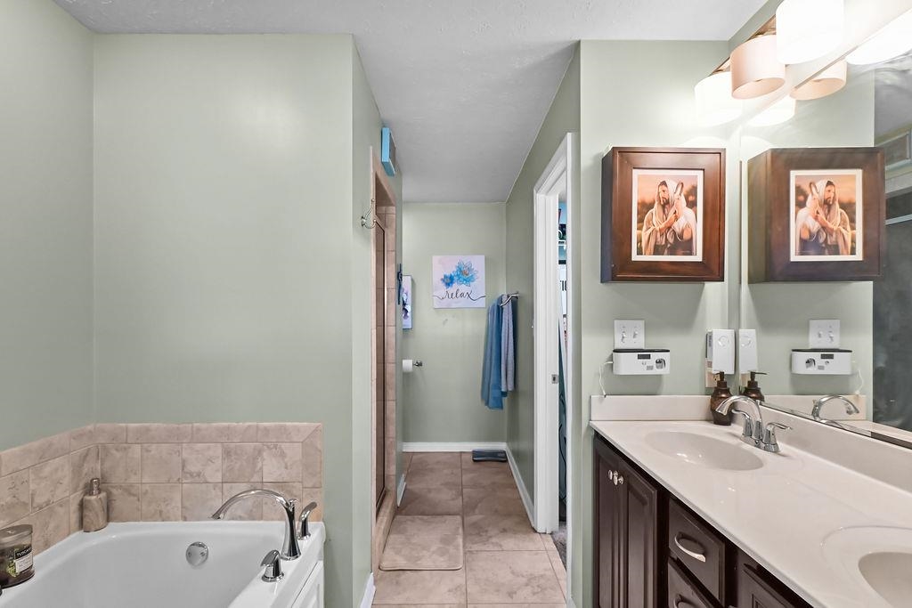 2584 Palomino Place, Owensboro, Kentucky 42301, 4 Bedrooms Bedrooms, ,3 BathroomsBathrooms,Single Family Residence,For Sale,Palomino Place,92314