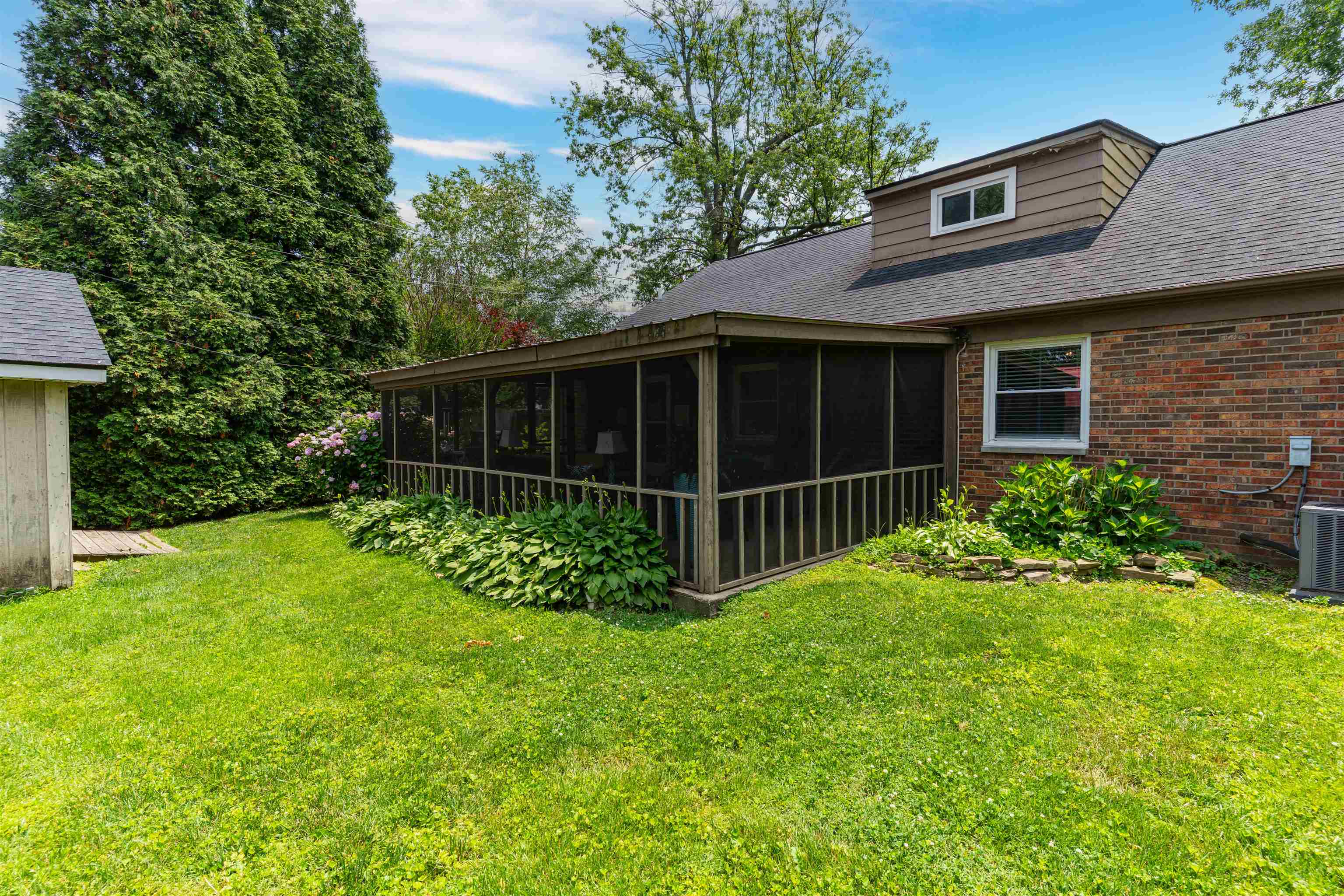 2215 Twenty Grand Ave, Owensboro, Kentucky 42301, 5 Bedrooms Bedrooms, ,2 BathroomsBathrooms,Single Family Residence,For Sale,Twenty Grand Ave,92317