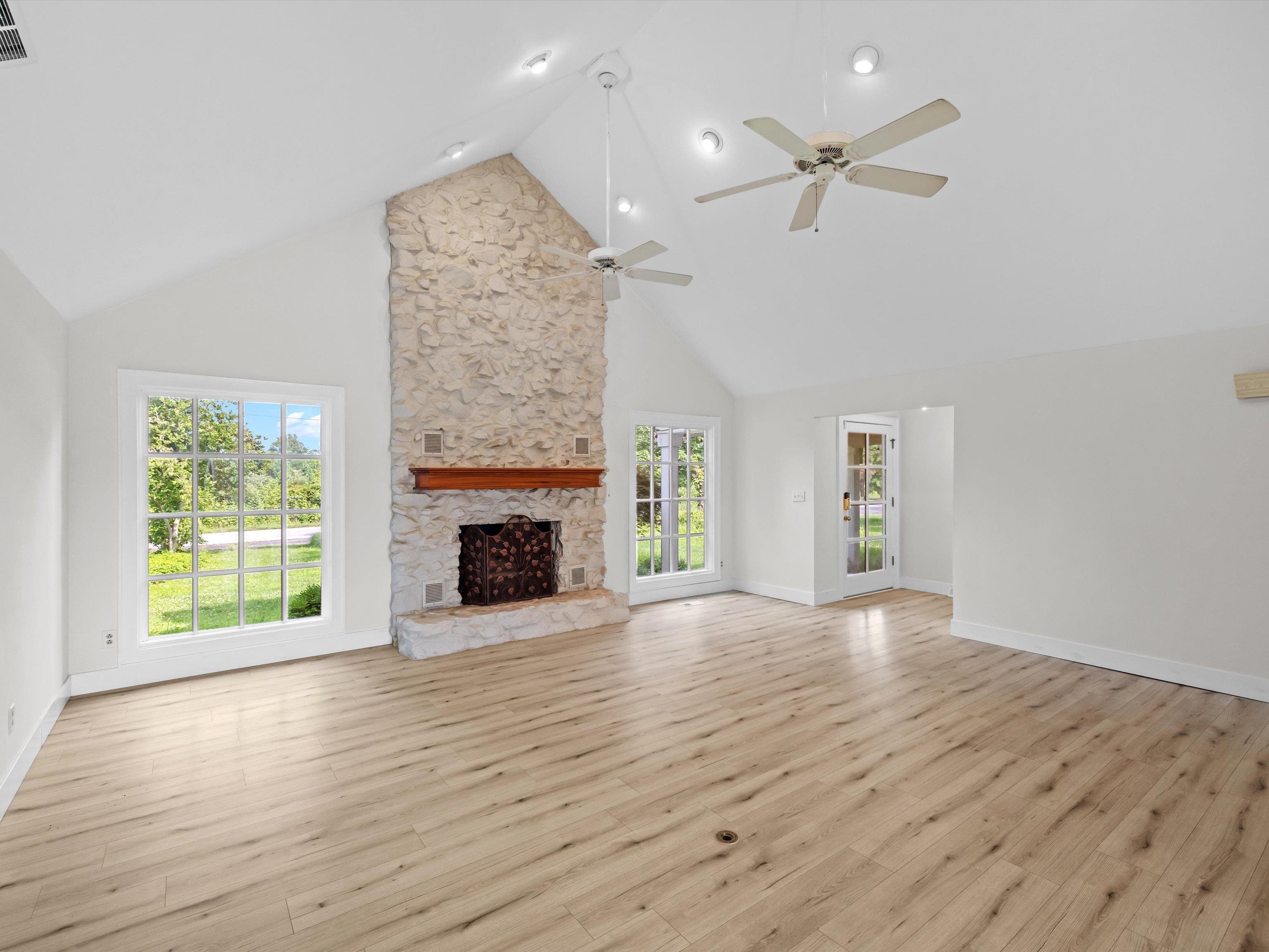 10351 Toler Bridge Road, Lewisport, Kentucky 42351, 6 Bedrooms Bedrooms, ,4 BathroomsBathrooms,Single Family Residence,For Sale,Toler Bridge Road,92321