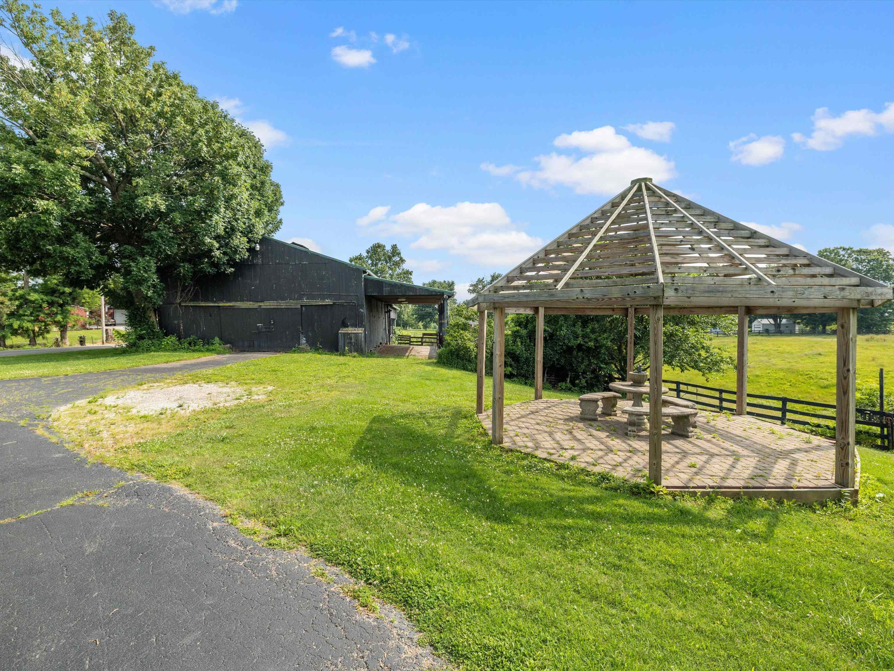10351 Toler Bridge Road, Lewisport, Kentucky 42351, 6 Bedrooms Bedrooms, ,4 BathroomsBathrooms,Single Family Residence,For Sale,Toler Bridge Road,92321
