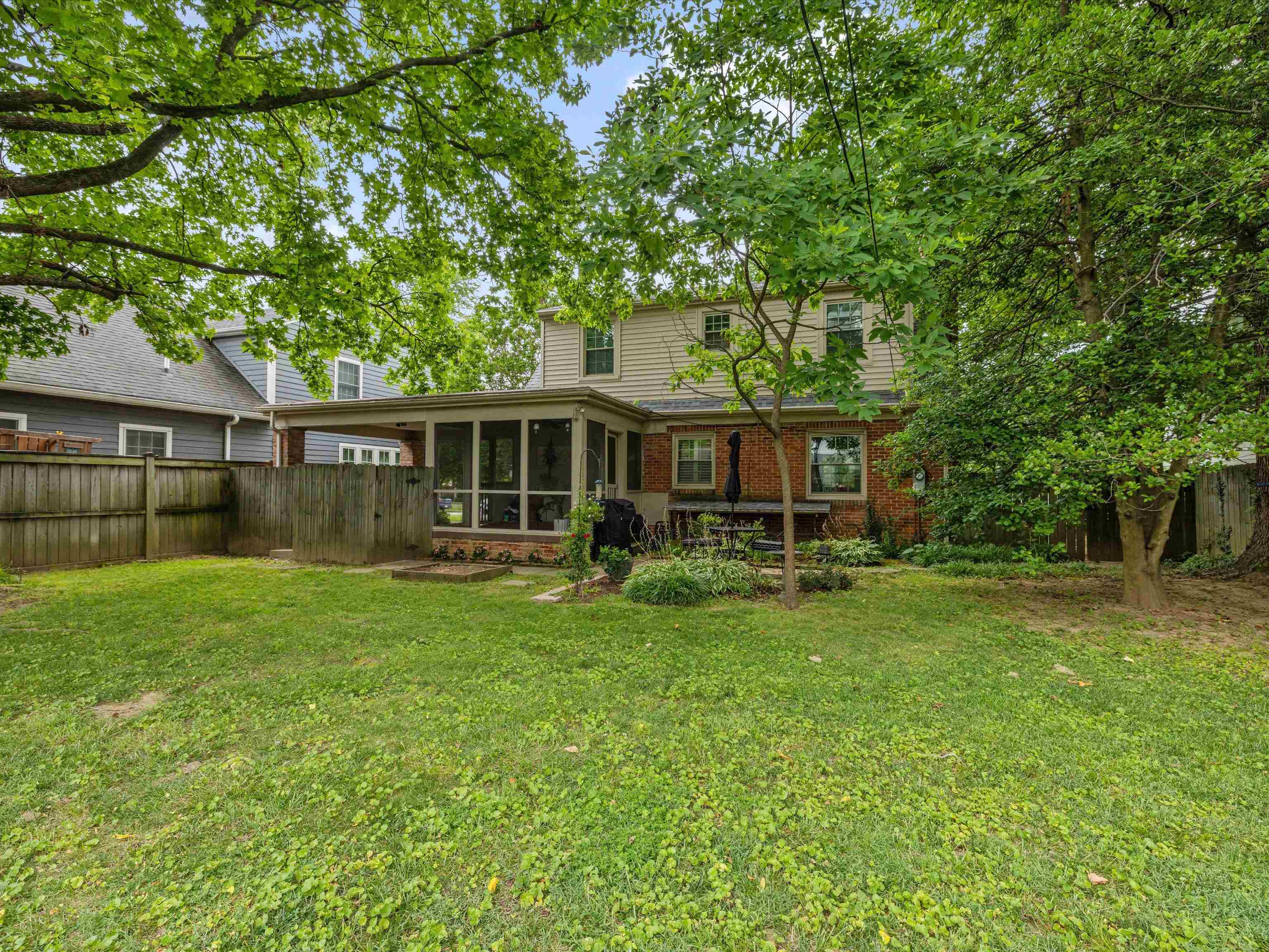 2115 Griffith Place E., Owensboro, Kentucky 42301, 3 Bedrooms Bedrooms, ,1 BathroomBathrooms,Single Family Residence,For Sale,Griffith Place E.,92322