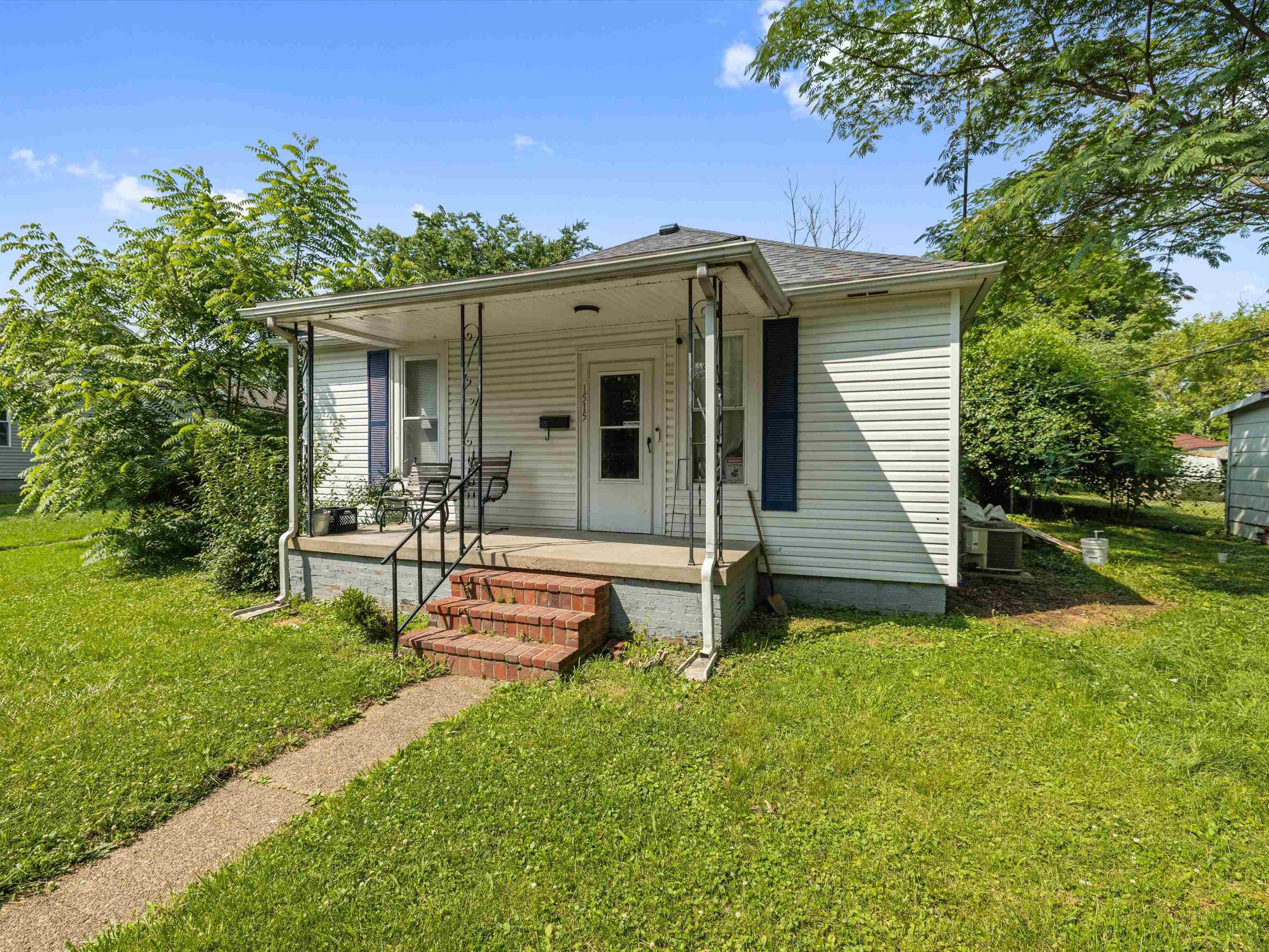 1515 Wright St., Henderson, Kentucky 42420, 2 Bedrooms Bedrooms, ,1 BathroomBathrooms,Single Family Residence,For Sale,Wright St.,92325