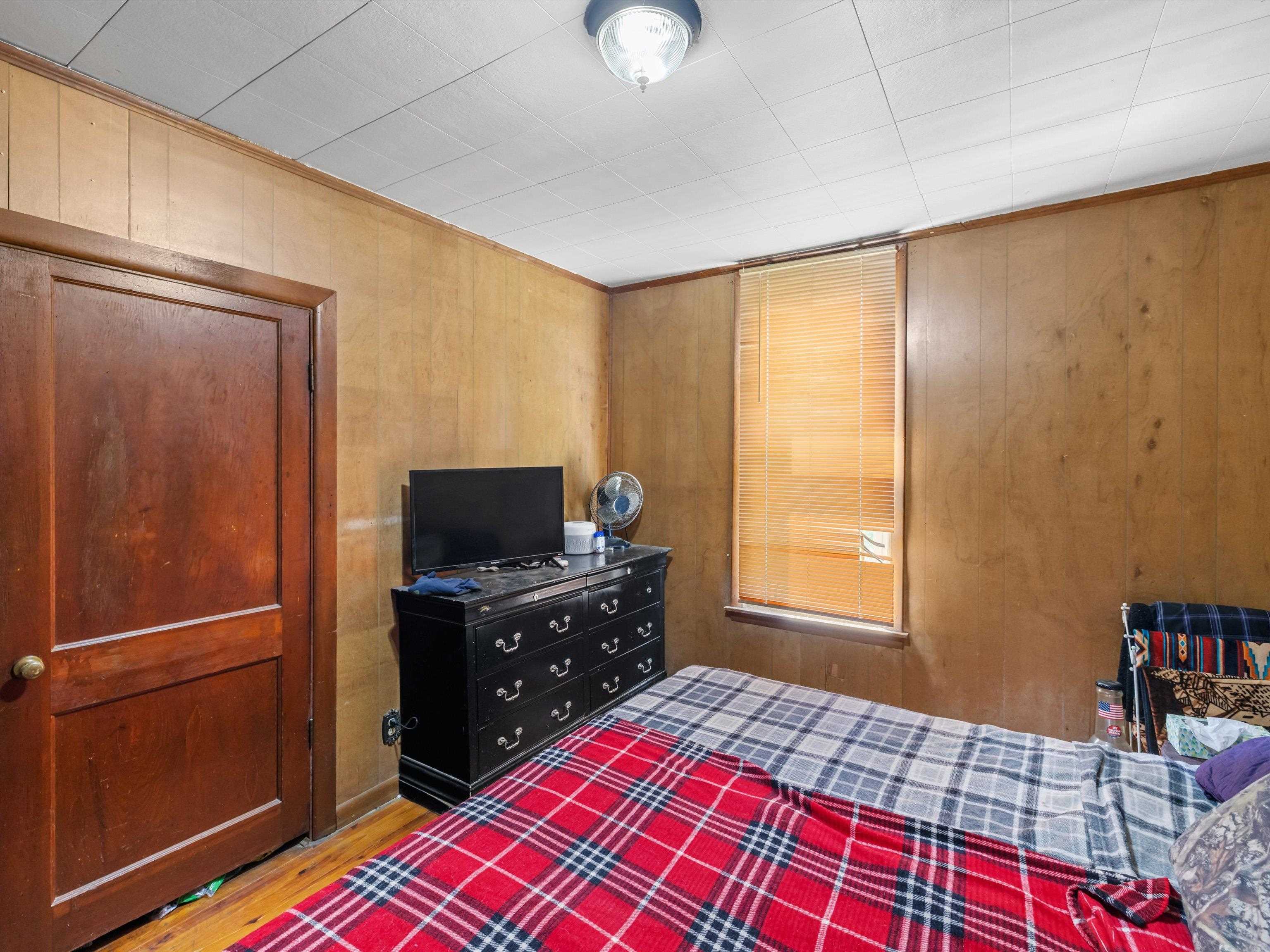 1515 Wright St., Henderson, Kentucky 42420, 2 Bedrooms Bedrooms, ,1 BathroomBathrooms,Single Family Residence,For Sale,Wright St.,92325