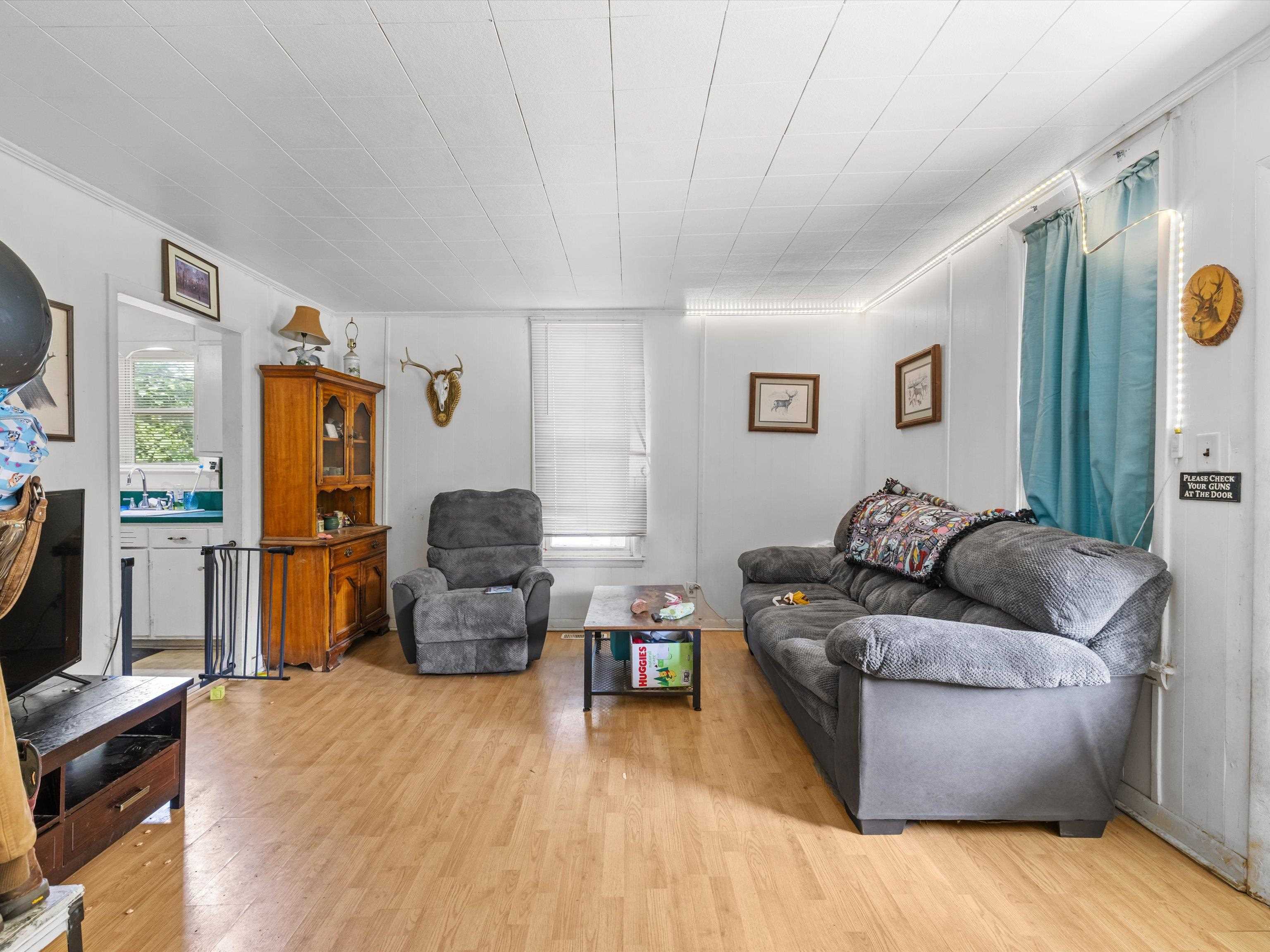 1515 Wright St., Henderson, Kentucky 42420, 2 Bedrooms Bedrooms, ,1 BathroomBathrooms,Single Family Residence,For Sale,Wright St.,92325