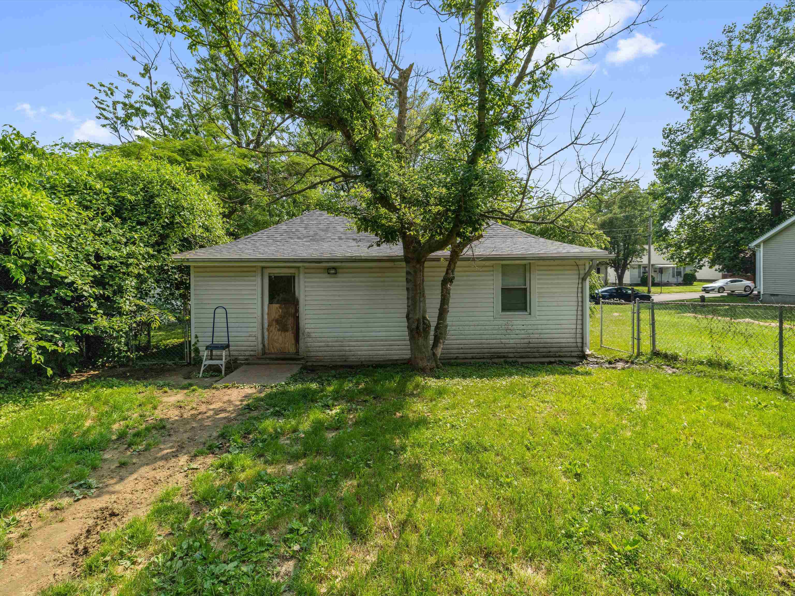 1515 Wright St., Henderson, Kentucky 42420, 2 Bedrooms Bedrooms, ,1 BathroomBathrooms,Single Family Residence,For Sale,Wright St.,92325