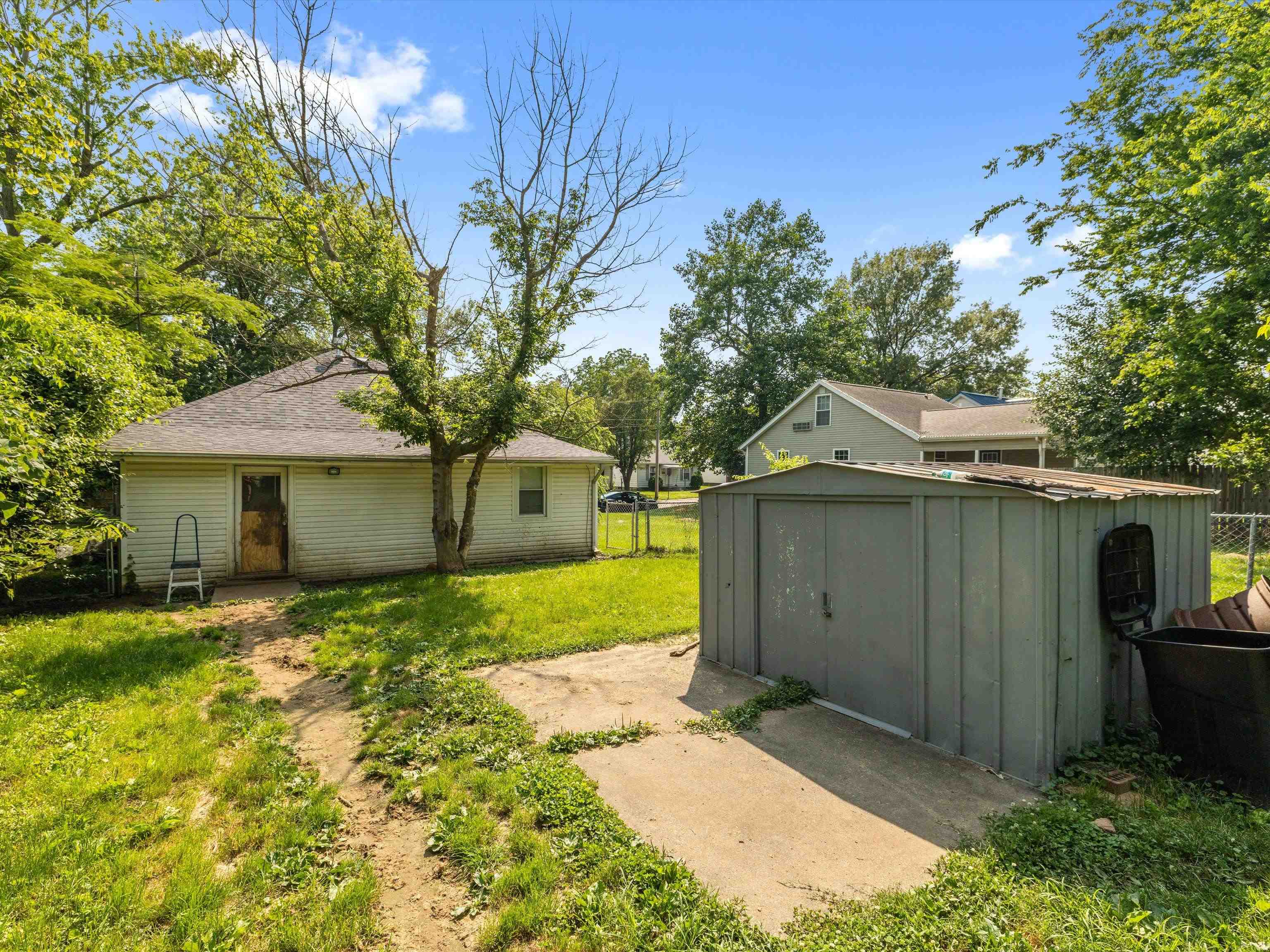 1515 Wright St., Henderson, Kentucky 42420, 2 Bedrooms Bedrooms, ,1 BathroomBathrooms,Single Family Residence,For Sale,Wright St.,92325