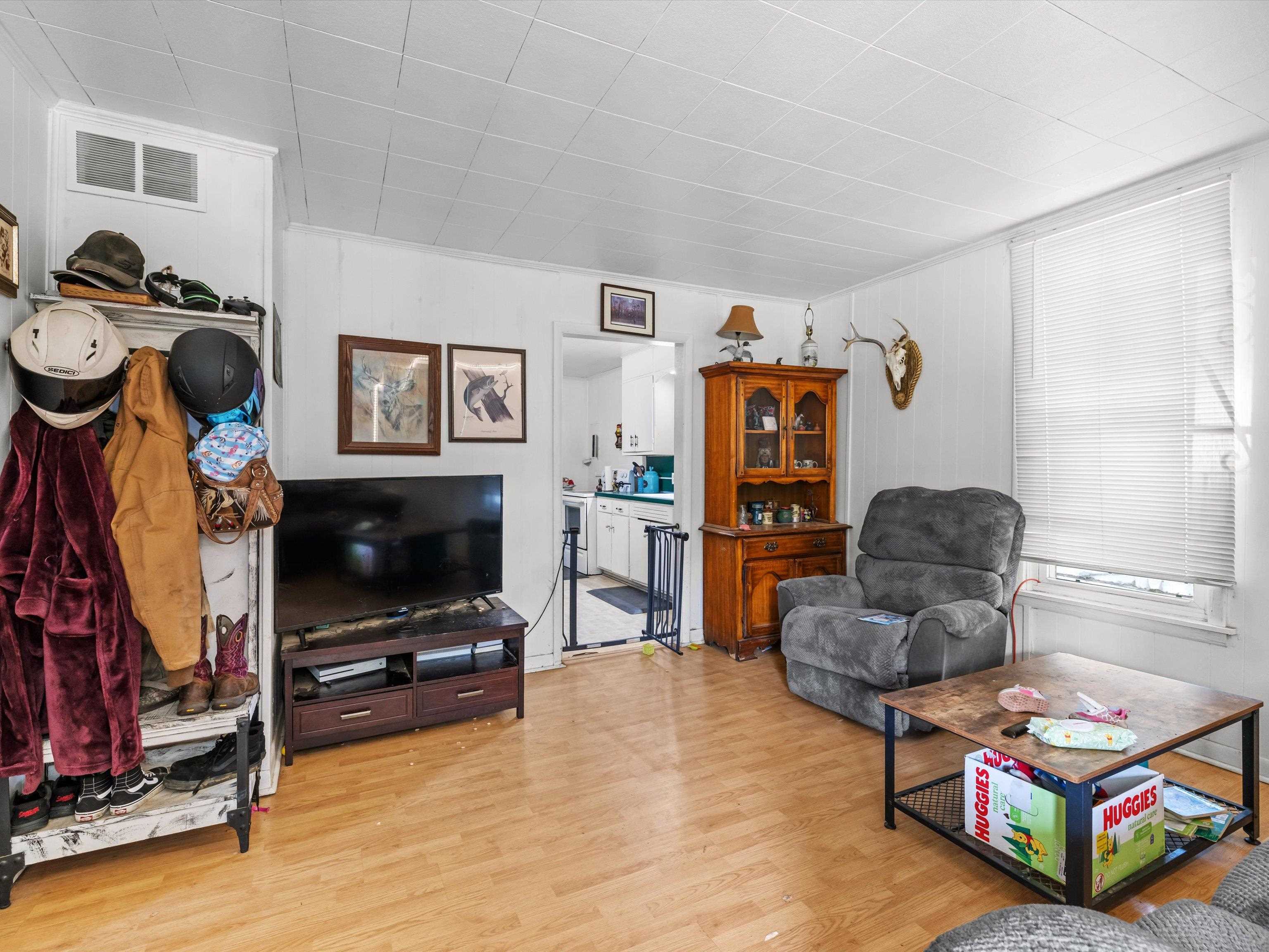 1515 Wright St., Henderson, Kentucky 42420, 2 Bedrooms Bedrooms, ,1 BathroomBathrooms,Single Family Residence,For Sale,Wright St.,92325