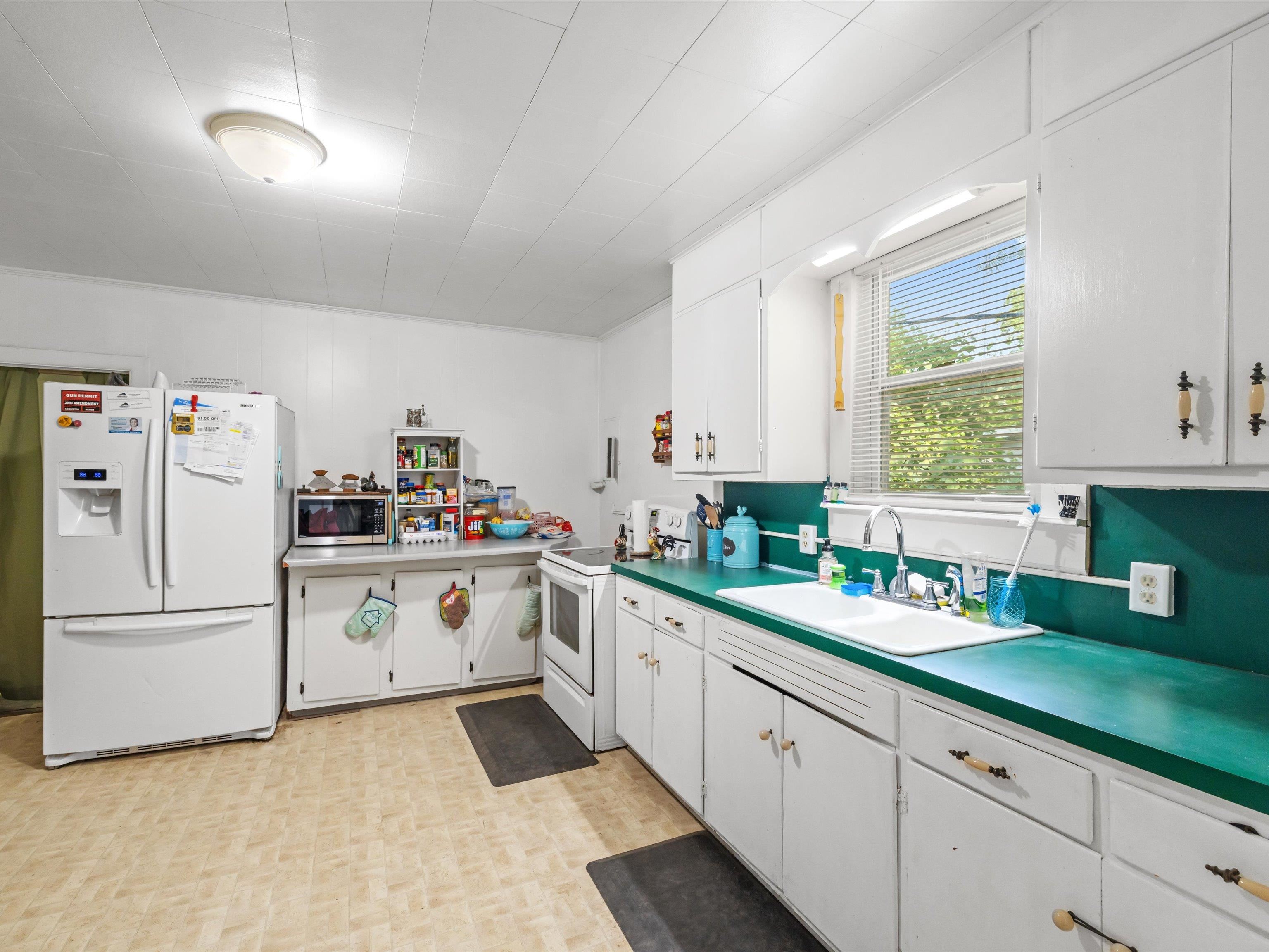1515 Wright St., Henderson, Kentucky 42420, 2 Bedrooms Bedrooms, ,1 BathroomBathrooms,Single Family Residence,For Sale,Wright St.,92325