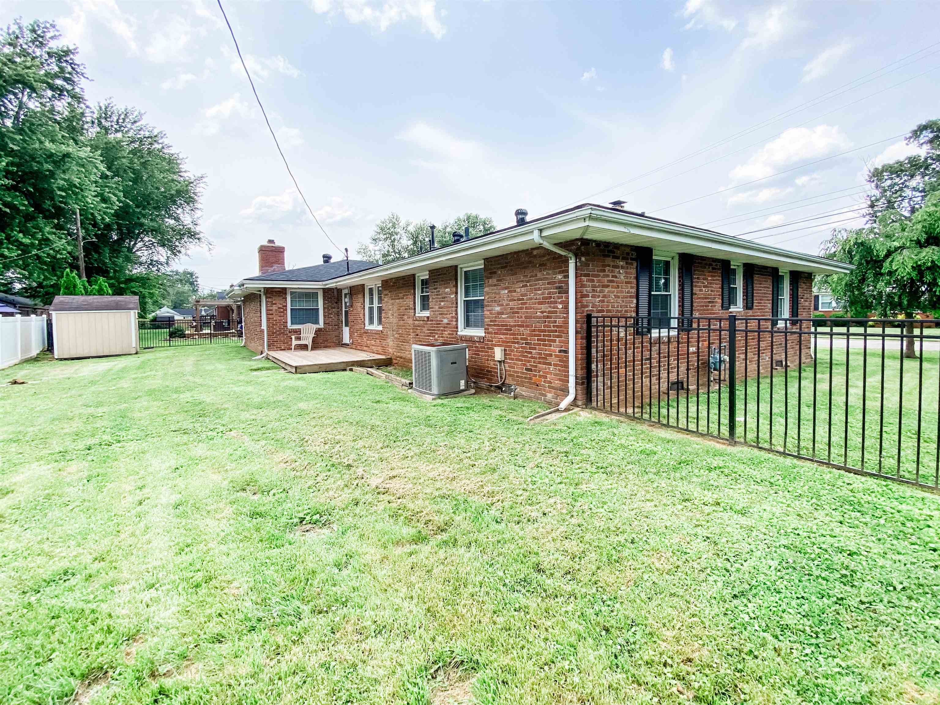 2020 York Dr, Owensboro, Kentucky 42301, 3 Bedrooms Bedrooms, ,2 BathroomsBathrooms,Single Family Residence,For Sale,York Dr,92329