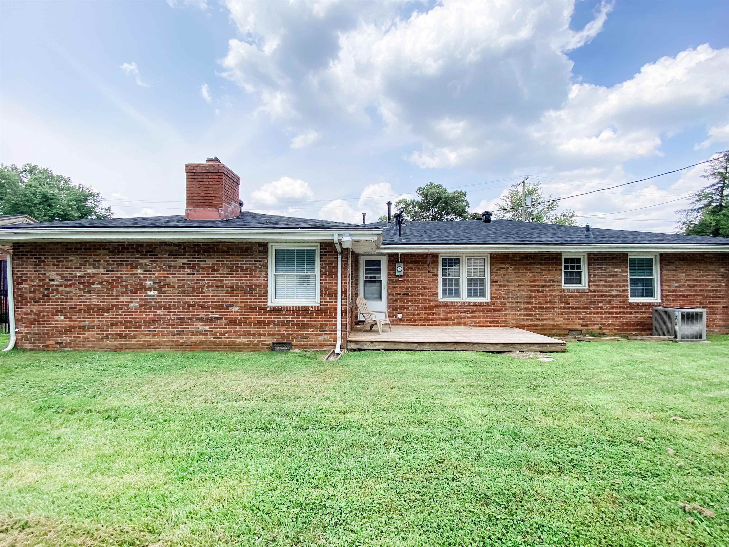 2020 York Dr, Owensboro, Kentucky 42301, 3 Bedrooms Bedrooms, ,2 BathroomsBathrooms,Single Family Residence,For Sale,York Dr,92329
