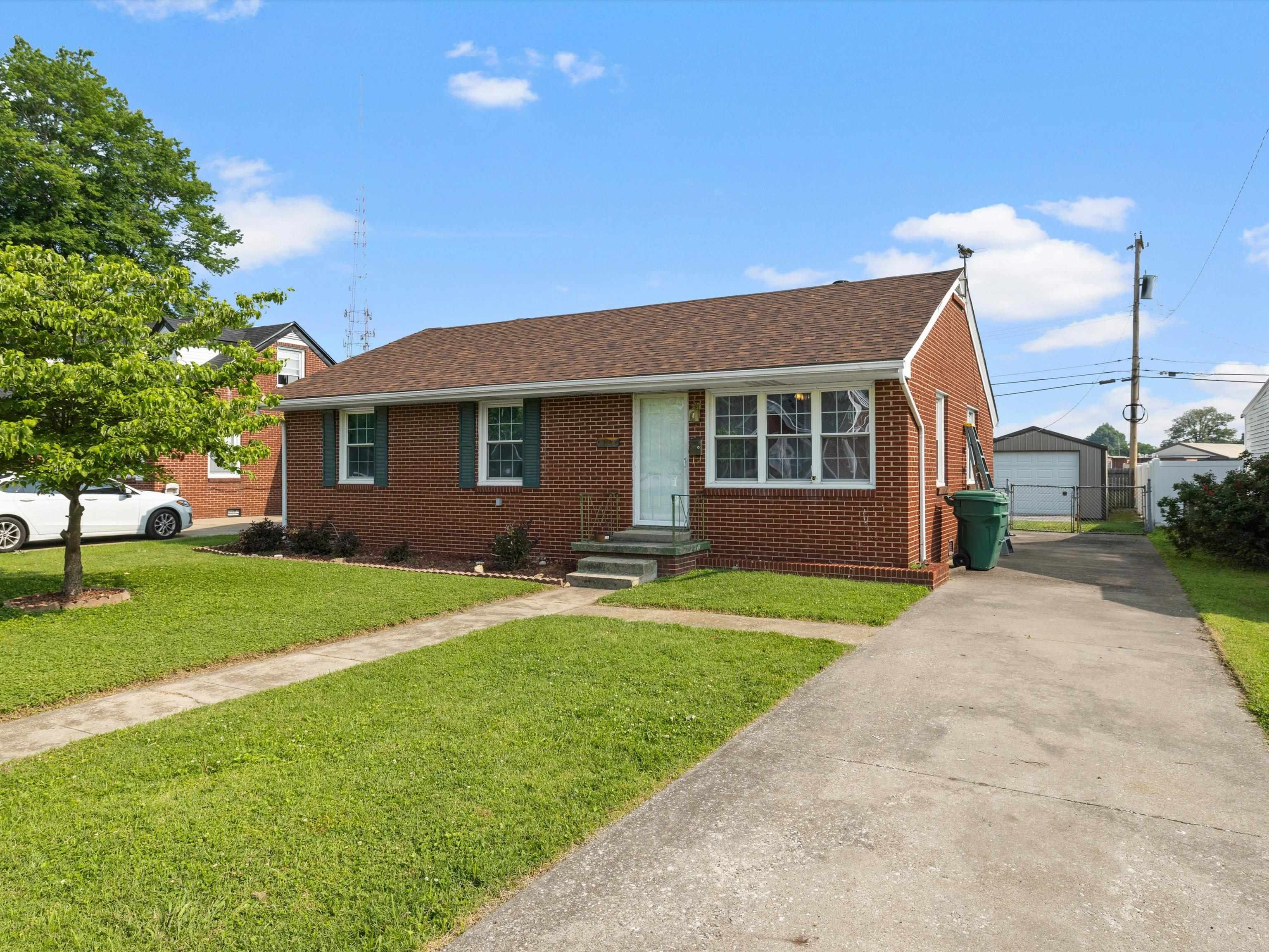 527 Sufffolk Drive, Owensboro, Kentucky 42303, 3 Bedrooms Bedrooms, ,1 BathroomBathrooms,Single Family Residence,For Sale,Sufffolk Drive,92337