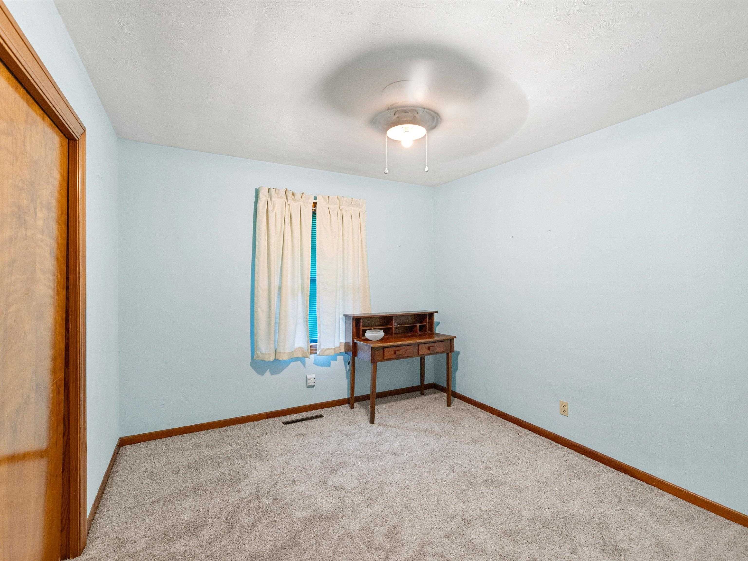 527 Sufffolk Drive, Owensboro, Kentucky 42303, 3 Bedrooms Bedrooms, ,1 BathroomBathrooms,Single Family Residence,For Sale,Sufffolk Drive,92337