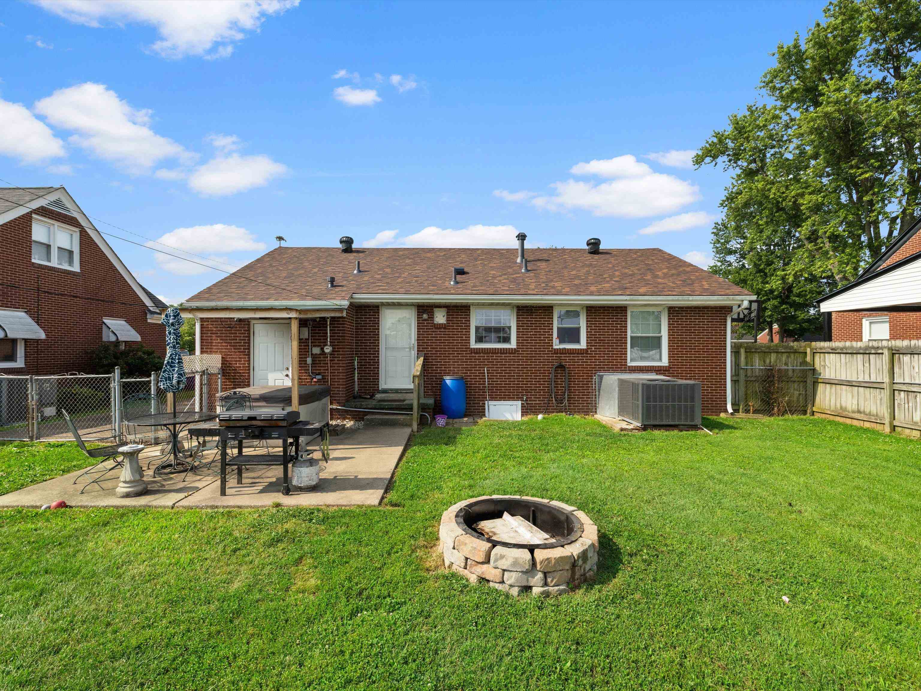 527 Sufffolk Drive, Owensboro, Kentucky 42303, 3 Bedrooms Bedrooms, ,1 BathroomBathrooms,Single Family Residence,For Sale,Sufffolk Drive,92337