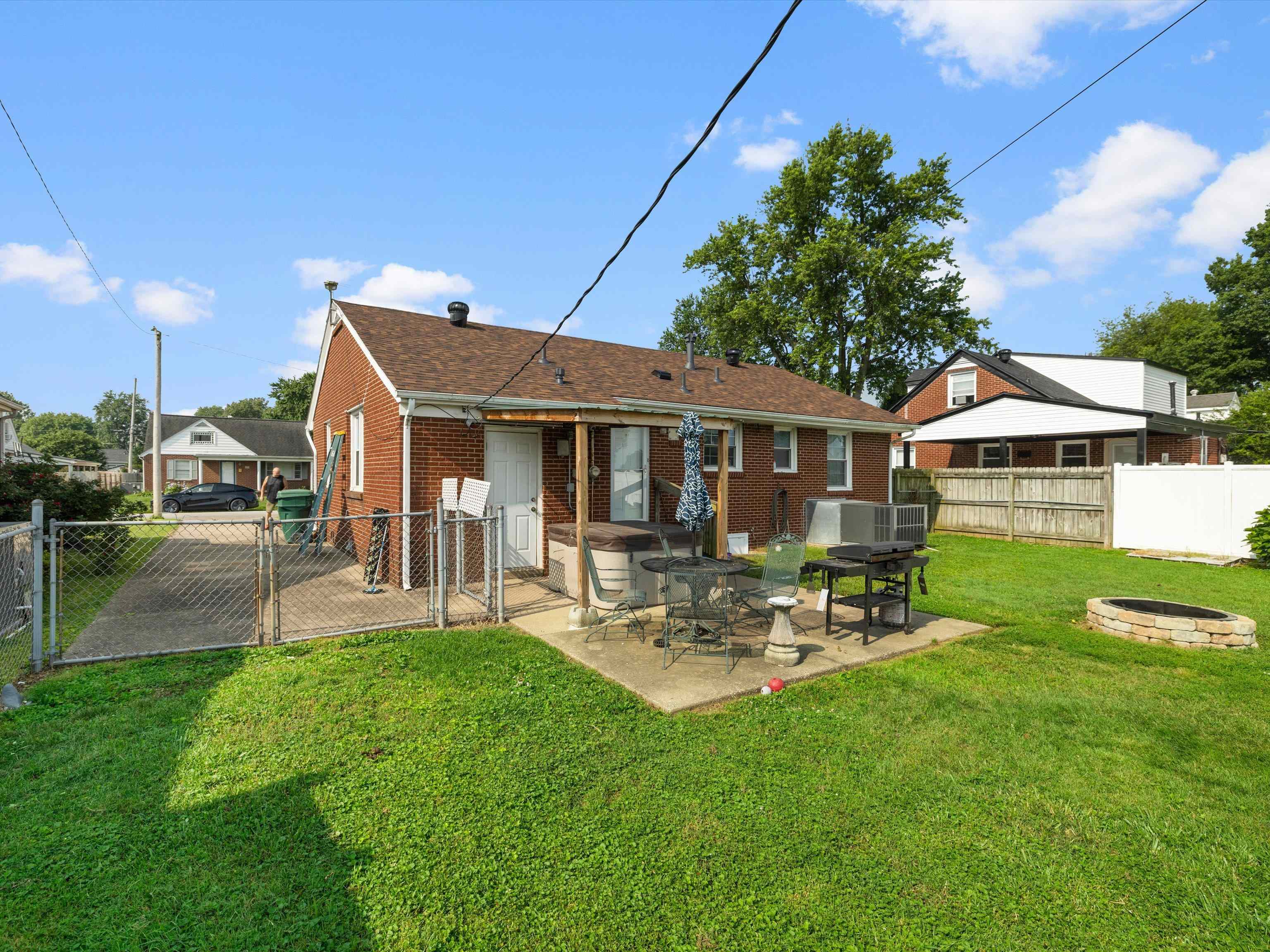 527 Sufffolk Drive, Owensboro, Kentucky 42303, 3 Bedrooms Bedrooms, ,1 BathroomBathrooms,Single Family Residence,For Sale,Sufffolk Drive,92337