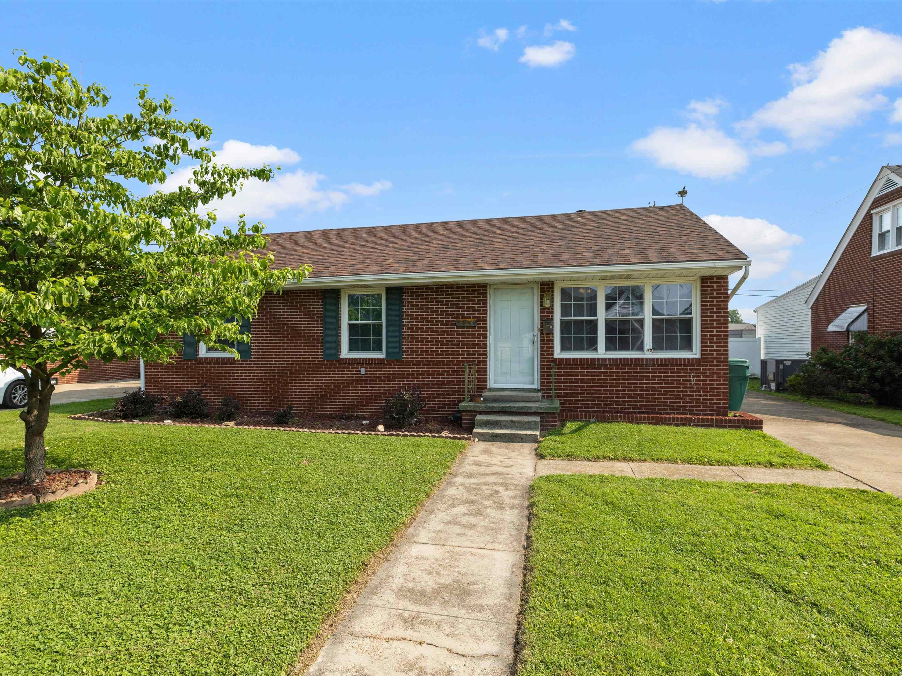 527 Sufffolk Drive, Owensboro, Kentucky 42303, 3 Bedrooms Bedrooms, ,1 BathroomBathrooms,Single Family Residence,For Sale,Sufffolk Drive,92337