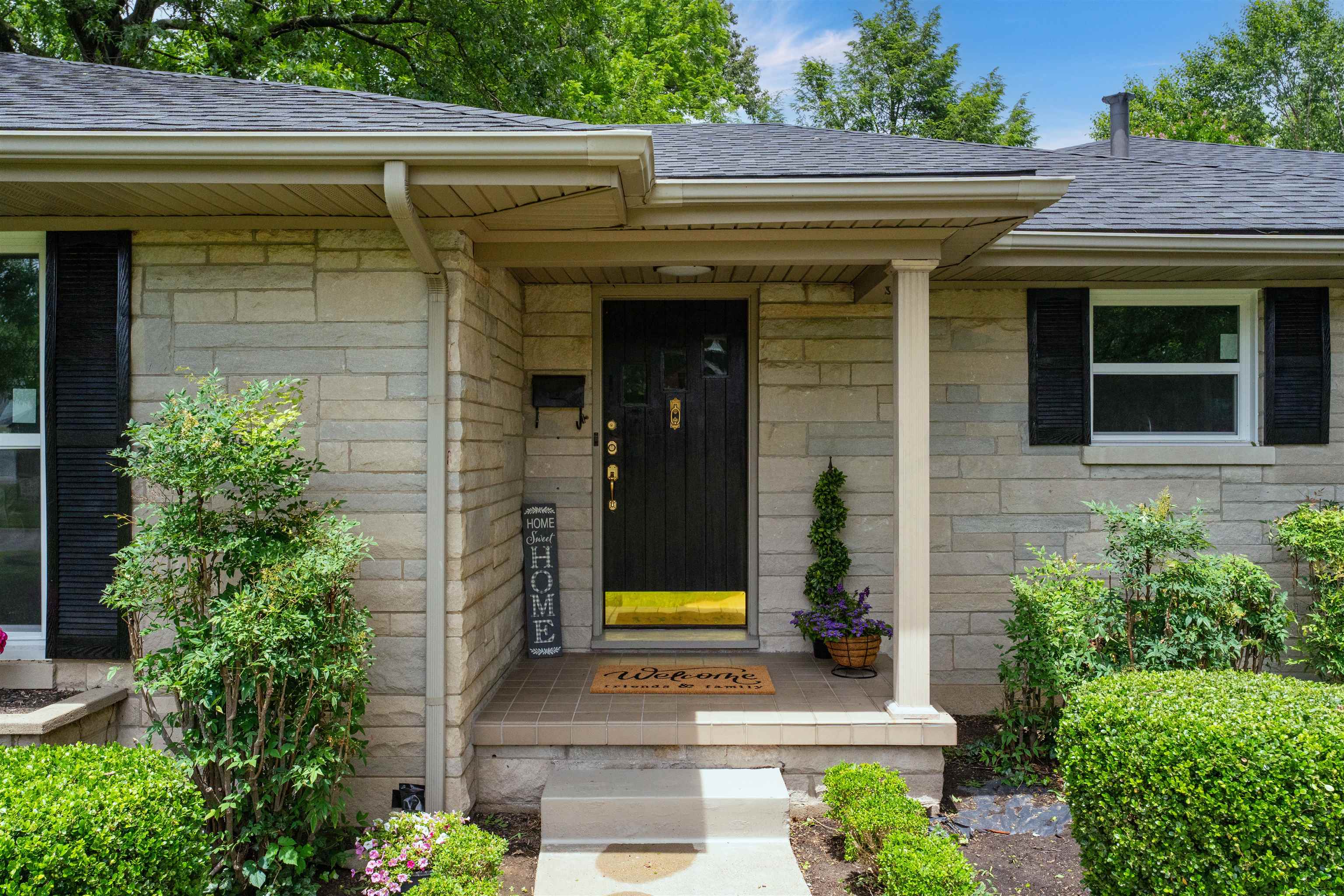 1811 Stratford Dr, Owensboro, Kentucky 42301, 2 Bedrooms Bedrooms, ,2 BathroomsBathrooms,Single Family Residence,For Sale,Stratford Dr,92342