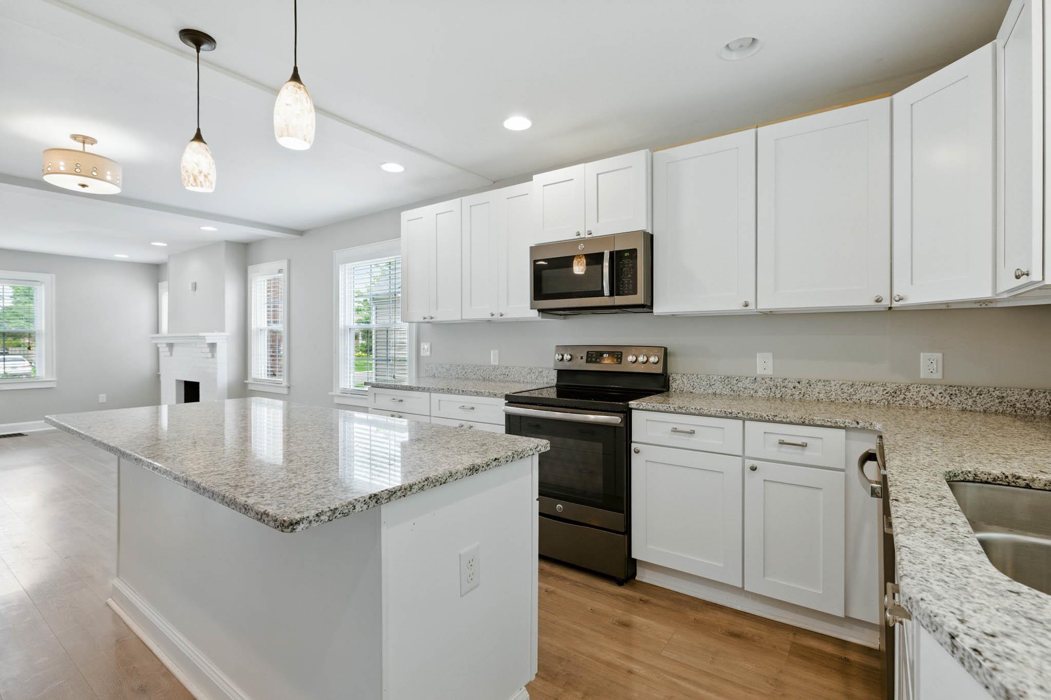 708 Hill Avenue, Owensboro, Kentucky 42301, 4 Bedrooms Bedrooms, ,2 BathroomsBathrooms,Single Family Residence,For Sale,Hill Avenue,92346