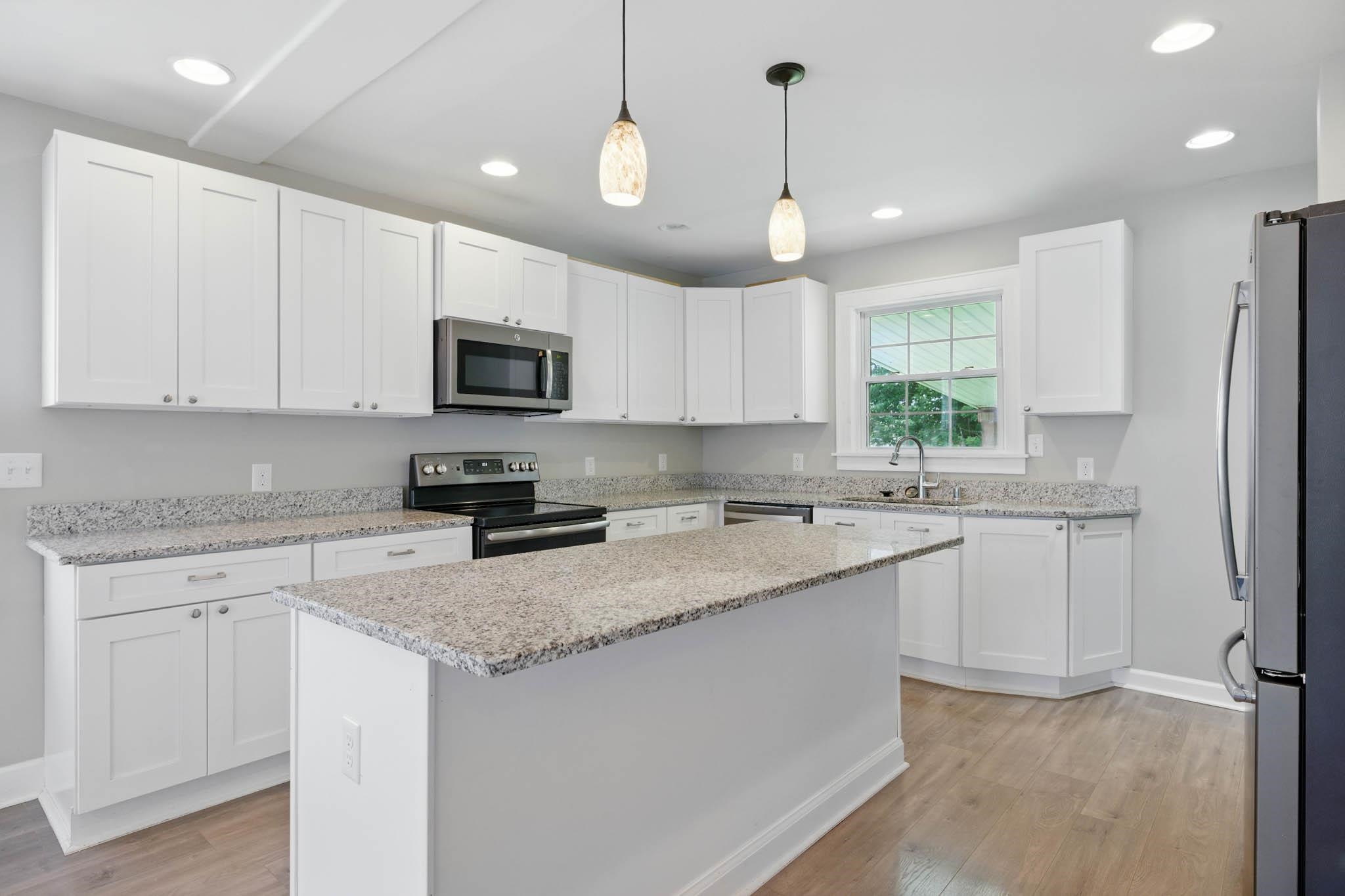 708 Hill Avenue, Owensboro, Kentucky 42301, 4 Bedrooms Bedrooms, ,2 BathroomsBathrooms,Single Family Residence,For Sale,Hill Avenue,92346