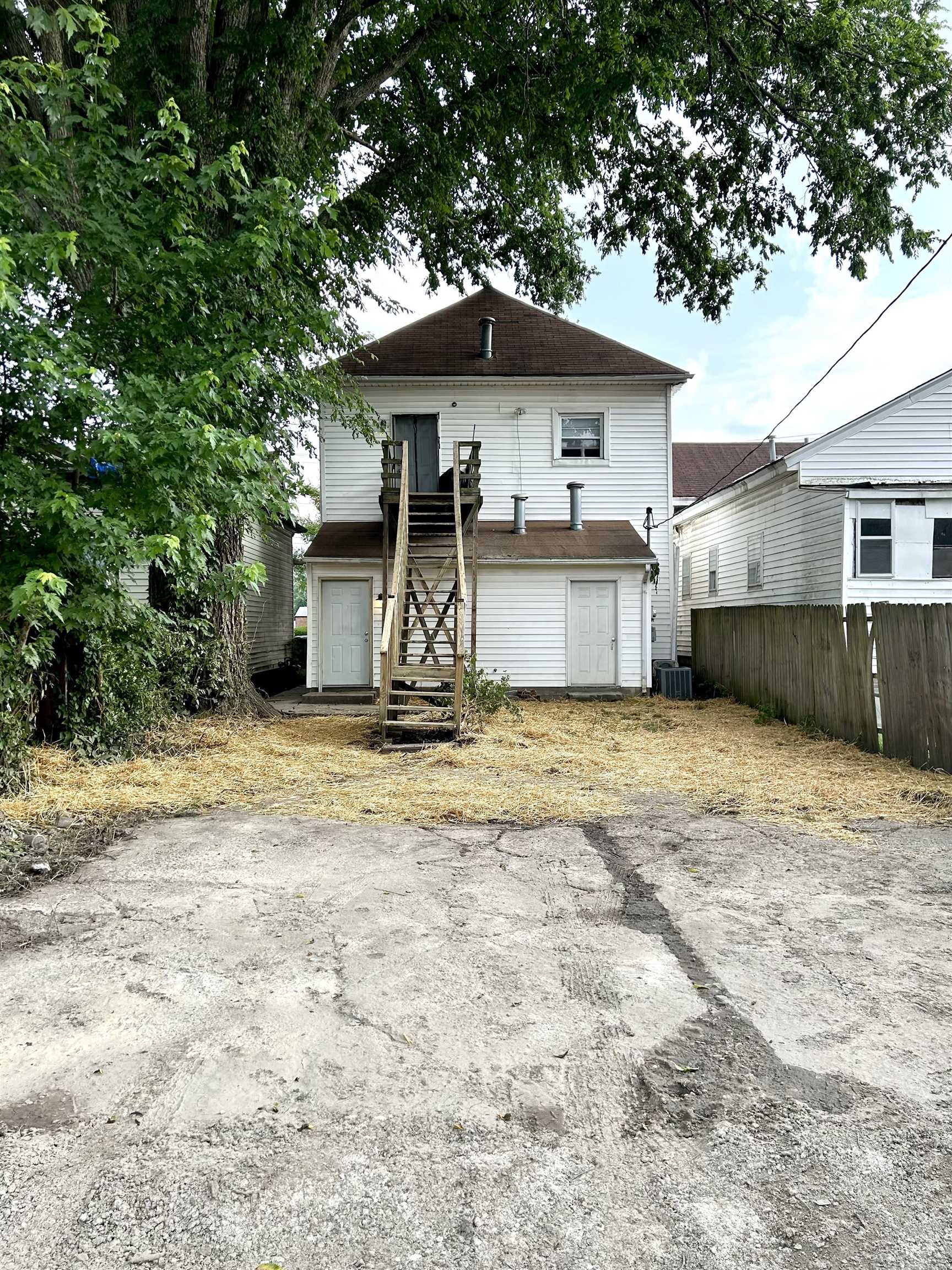 1005 2nd St, Owensboro, Kentucky 42303, 4 Bedrooms Bedrooms, ,2 BathroomsBathrooms,Duplex,For Sale,2nd St,92350