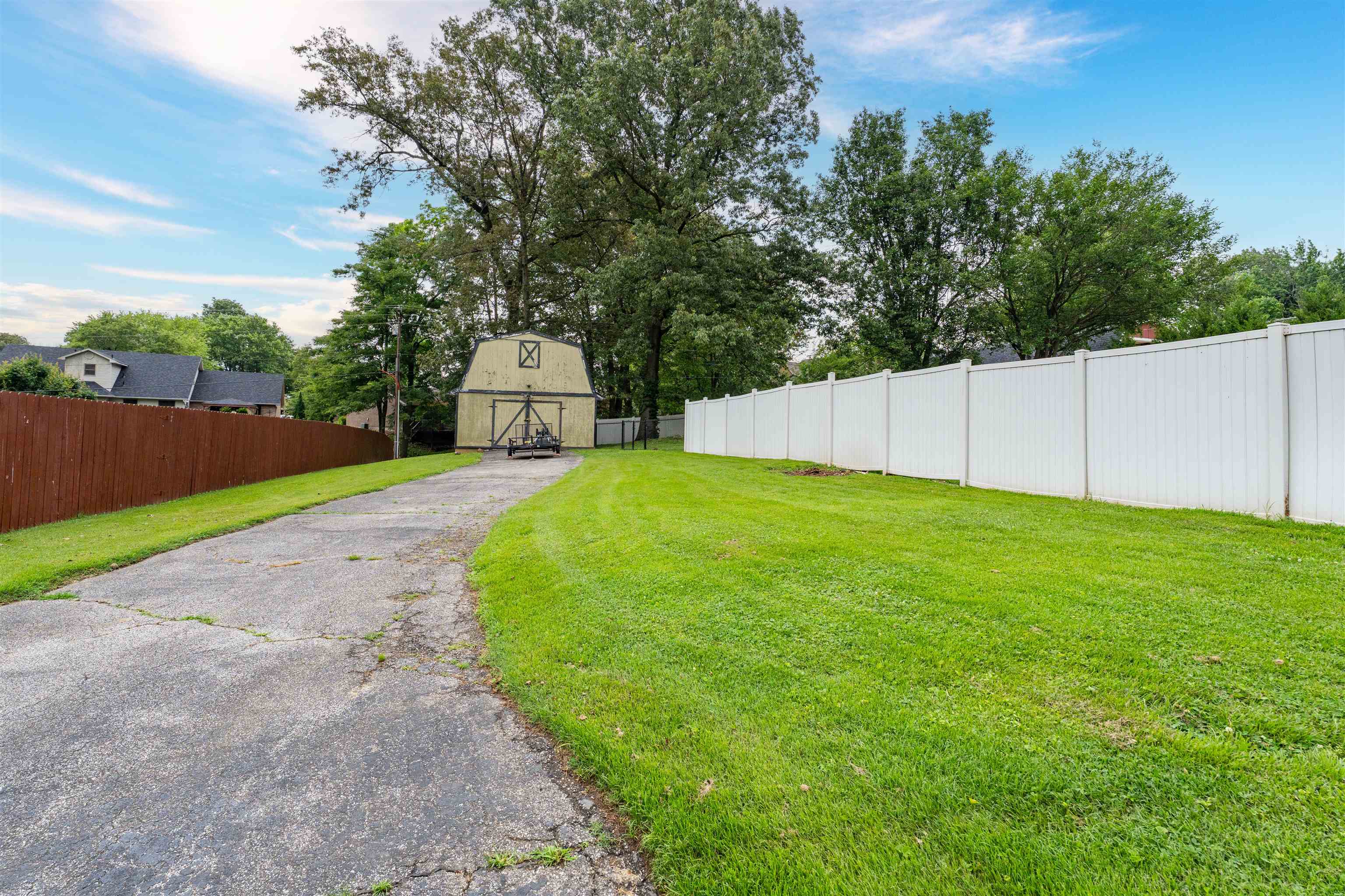 4413 Old Hartford Rd, Owensboro, Kentucky 42303, 4 Bedrooms Bedrooms, ,3 BathroomsBathrooms,Single Family Residence,For Sale,Old Hartford Rd,92353