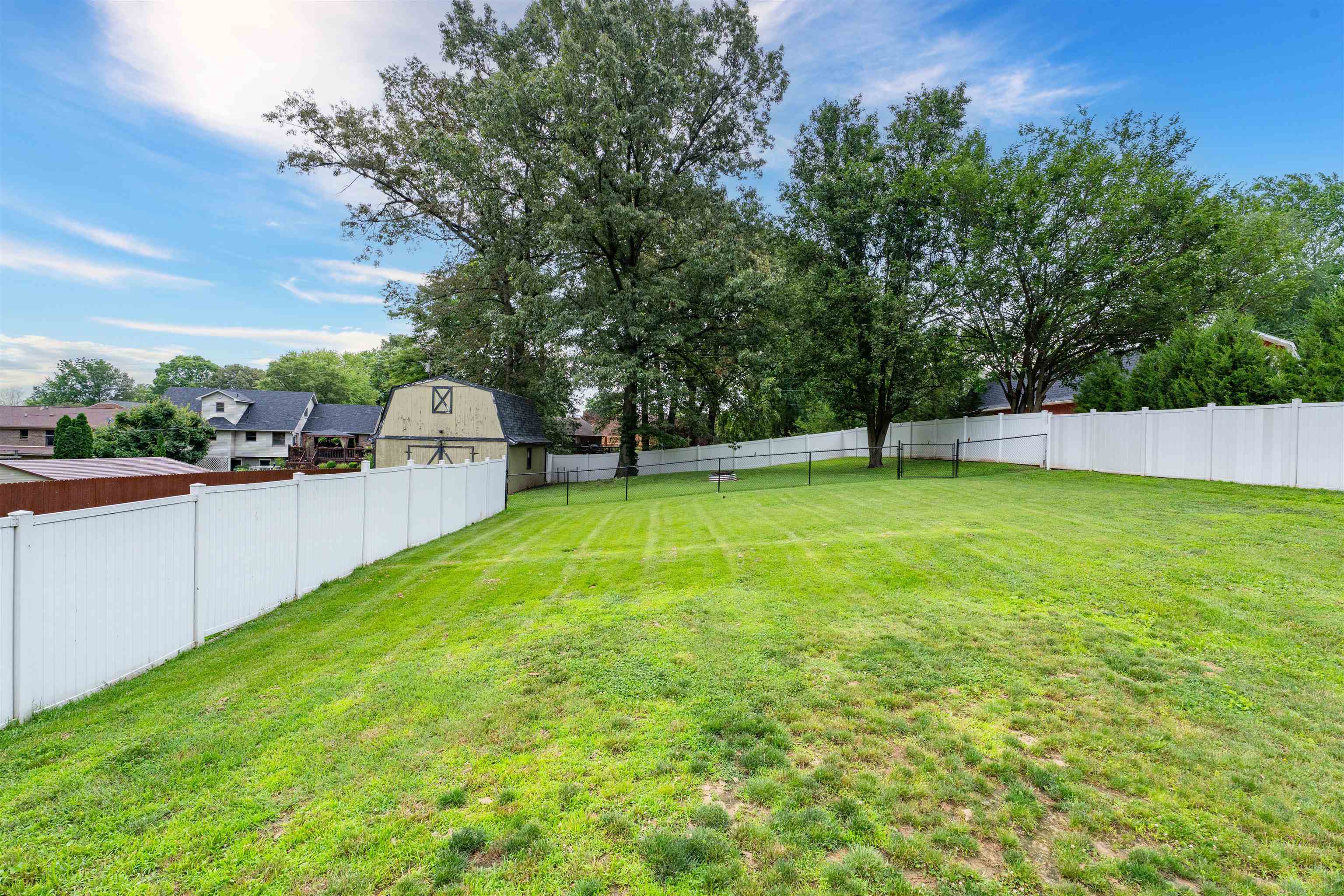 4413 Old Hartford Rd, Owensboro, Kentucky 42303, 4 Bedrooms Bedrooms, ,3 BathroomsBathrooms,Single Family Residence,For Sale,Old Hartford Rd,92353