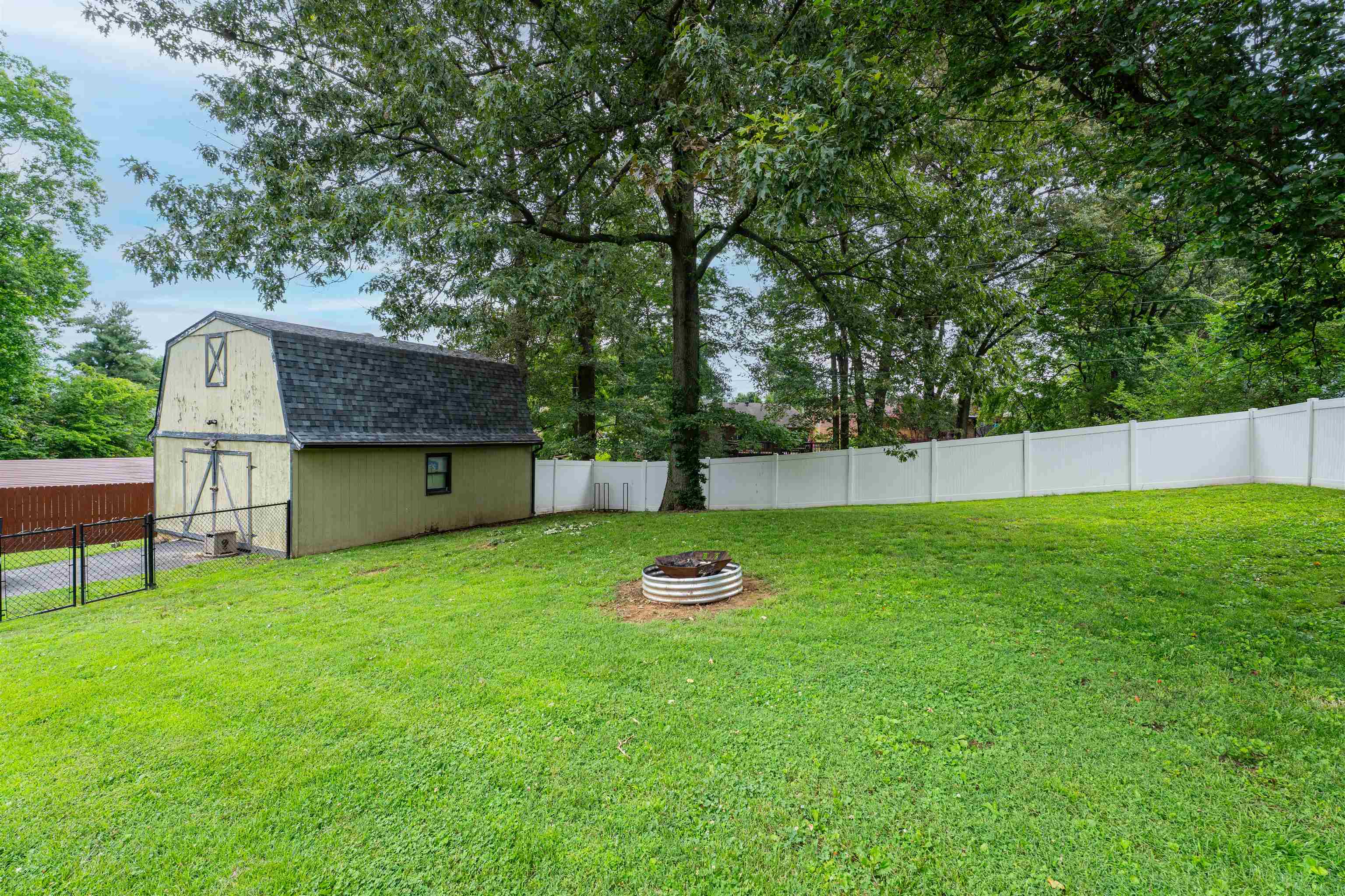 4413 Old Hartford Rd, Owensboro, Kentucky 42303, 4 Bedrooms Bedrooms, ,3 BathroomsBathrooms,Single Family Residence,For Sale,Old Hartford Rd,92353