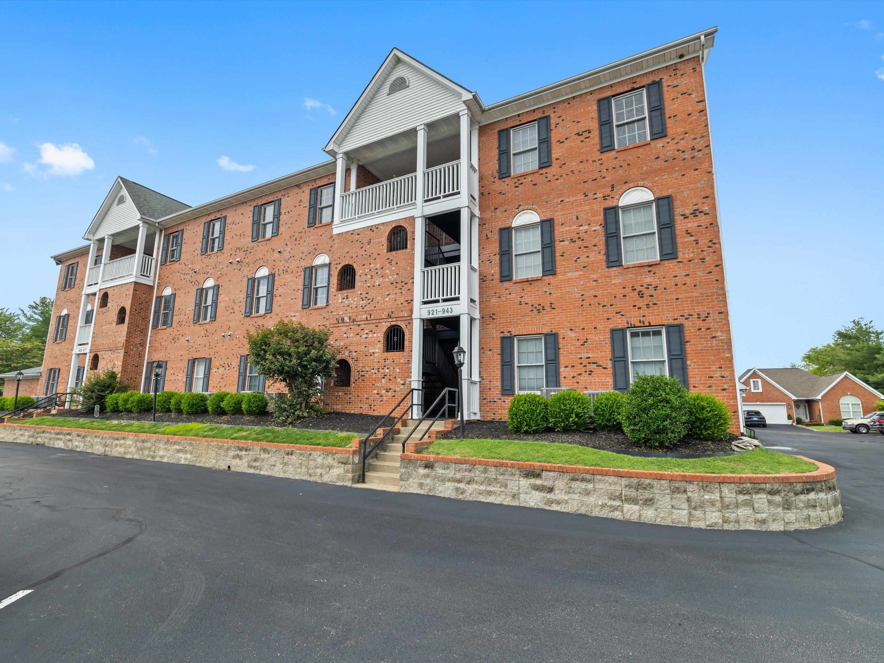 933 W 1st Street, Owensboro, Kentucky 42301, 2 Bedrooms Bedrooms, ,2 BathroomsBathrooms,Condominium,For Sale,W 1st Street,92367