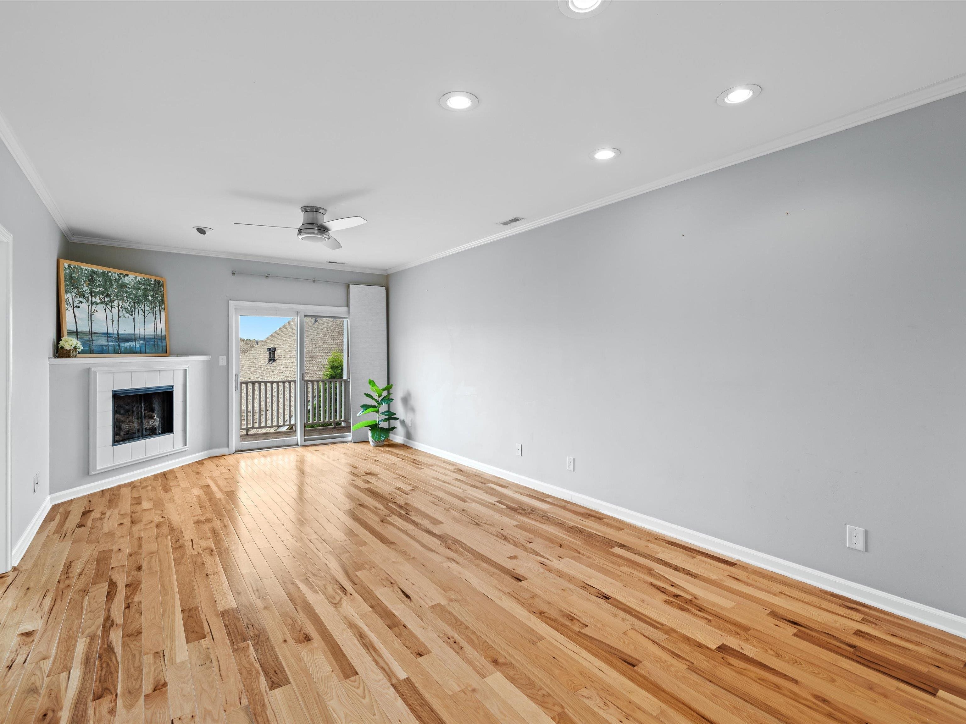 933 W 1st Street, Owensboro, Kentucky 42301, 2 Bedrooms Bedrooms, ,2 BathroomsBathrooms,Condominium,For Sale,W 1st Street,92367