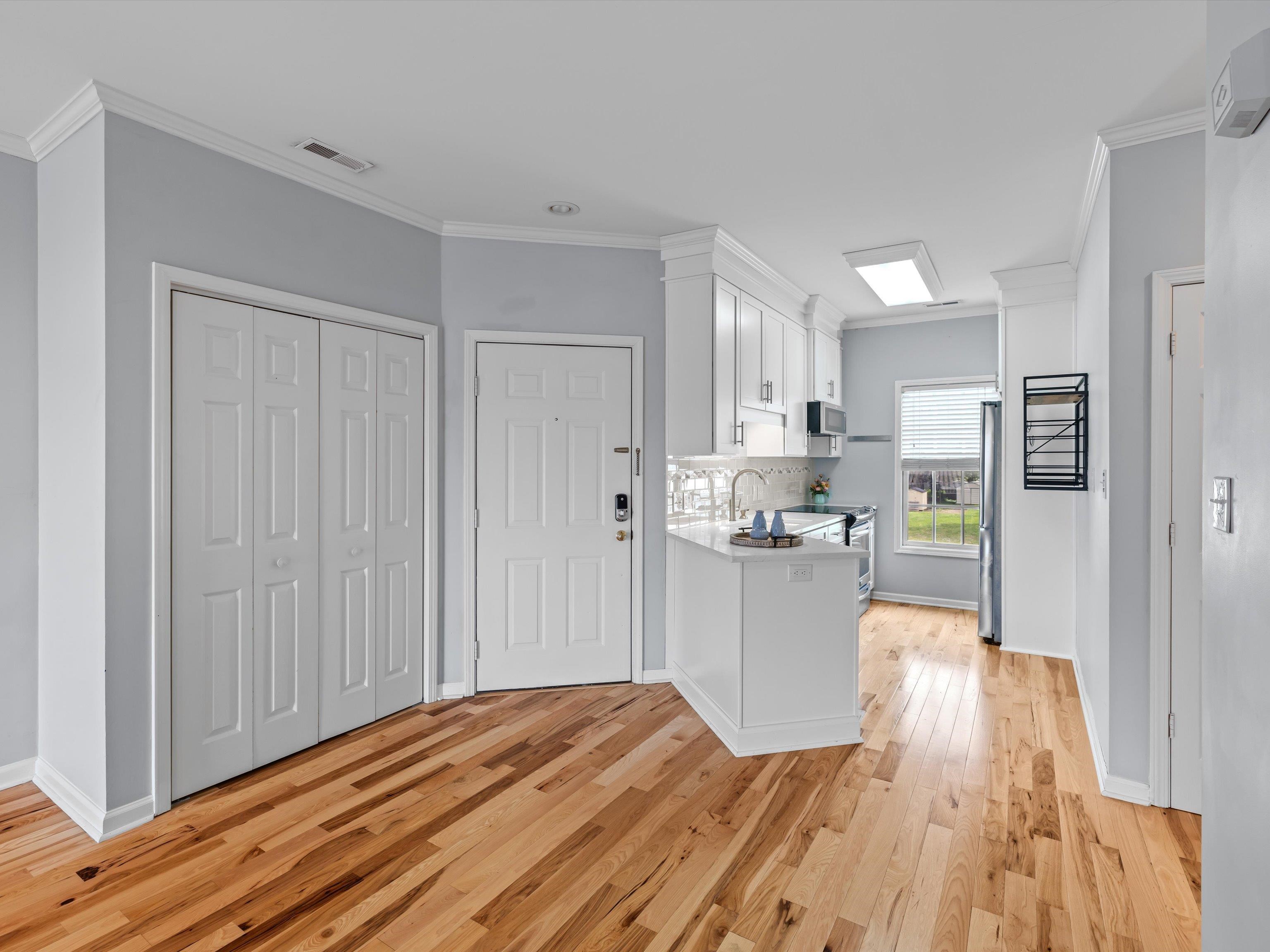 933 W 1st Street, Owensboro, Kentucky 42301, 2 Bedrooms Bedrooms, ,2 BathroomsBathrooms,Condominium,For Sale,W 1st Street,92367