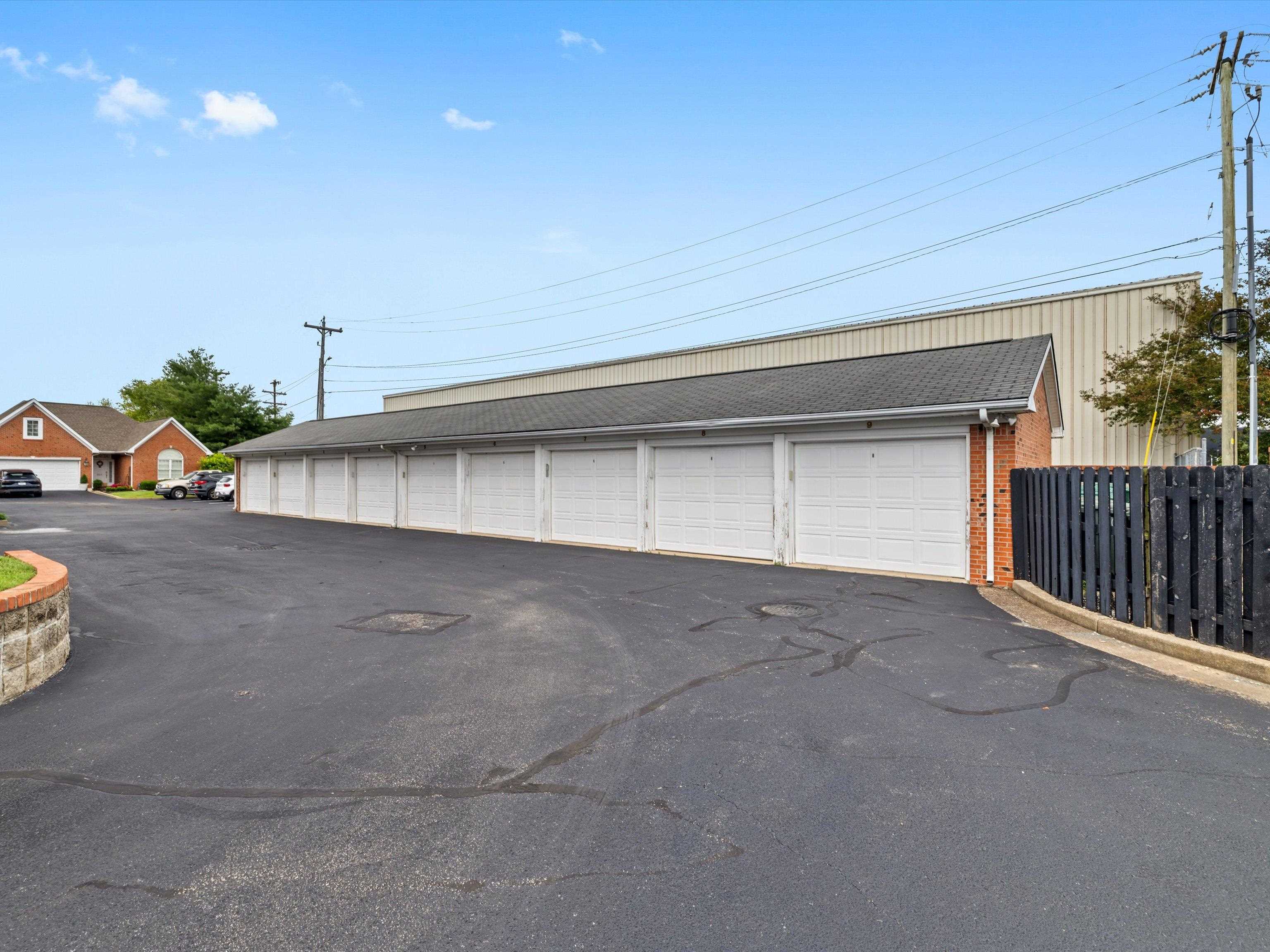 933 W 1st Street, Owensboro, Kentucky 42301, 2 Bedrooms Bedrooms, ,2 BathroomsBathrooms,Condominium,For Sale,W 1st Street,92367