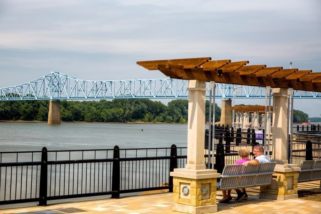 933 W 1st Street, Owensboro, Kentucky 42301, 2 Bedrooms Bedrooms, ,2 BathroomsBathrooms,Condominium,For Sale,W 1st Street,92367