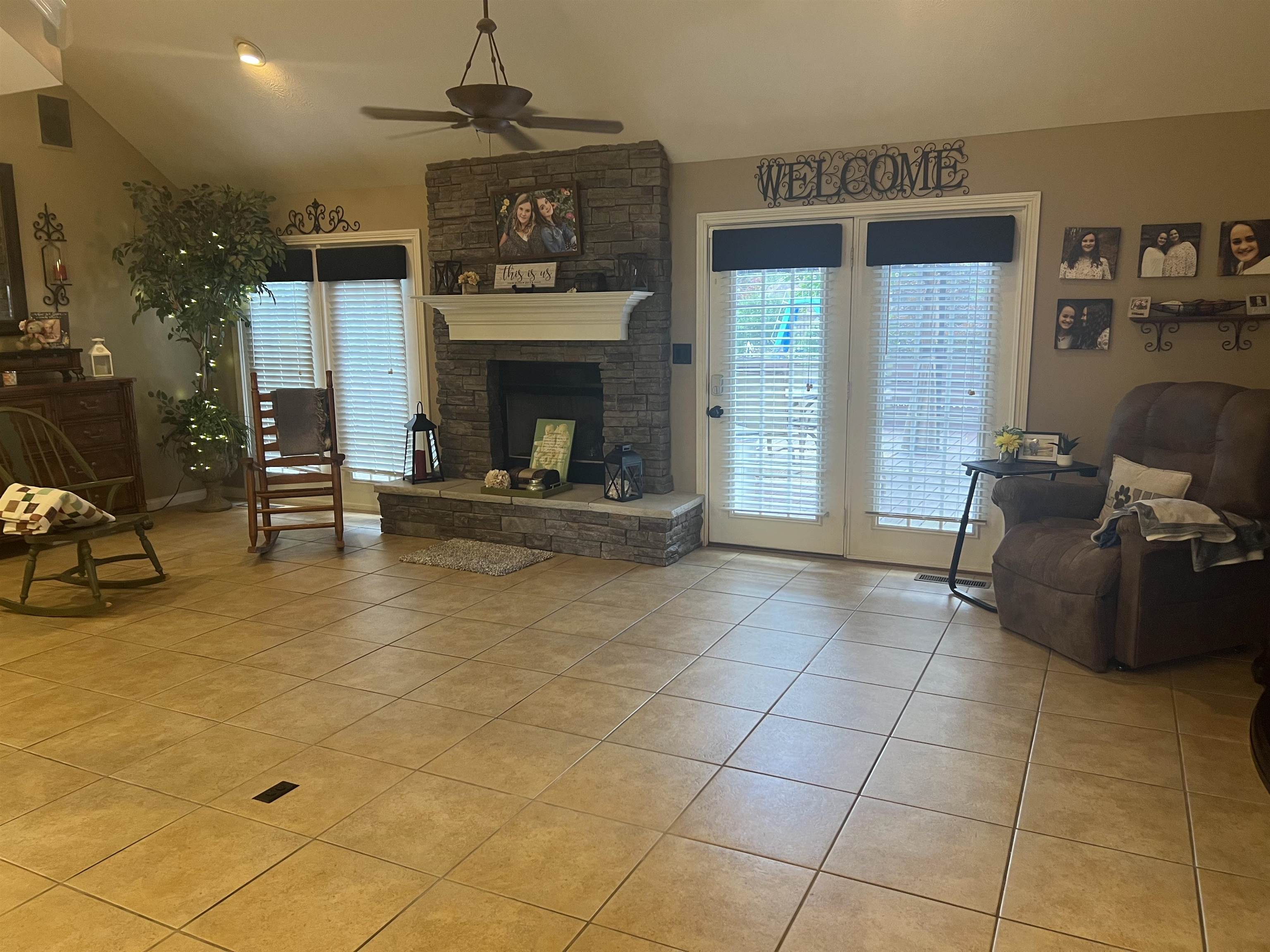 4851 Timber Ridge Drive, Owensboro, Kentucky 42303, 6 Bedrooms Bedrooms, ,3 BathroomsBathrooms,Single Family Residence,For Sale,Timber Ridge Drive,92371
