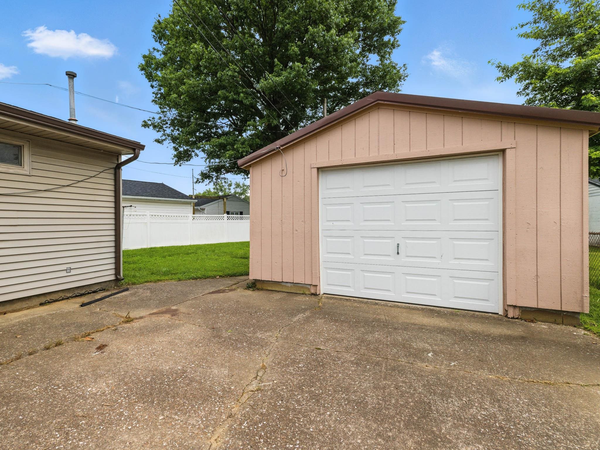 615 Fargo Street, Owensboro, Kentucky 42301, 3 Bedrooms Bedrooms, ,2 BathroomsBathrooms,Single Family Residence,For Sale,Fargo Street,92397