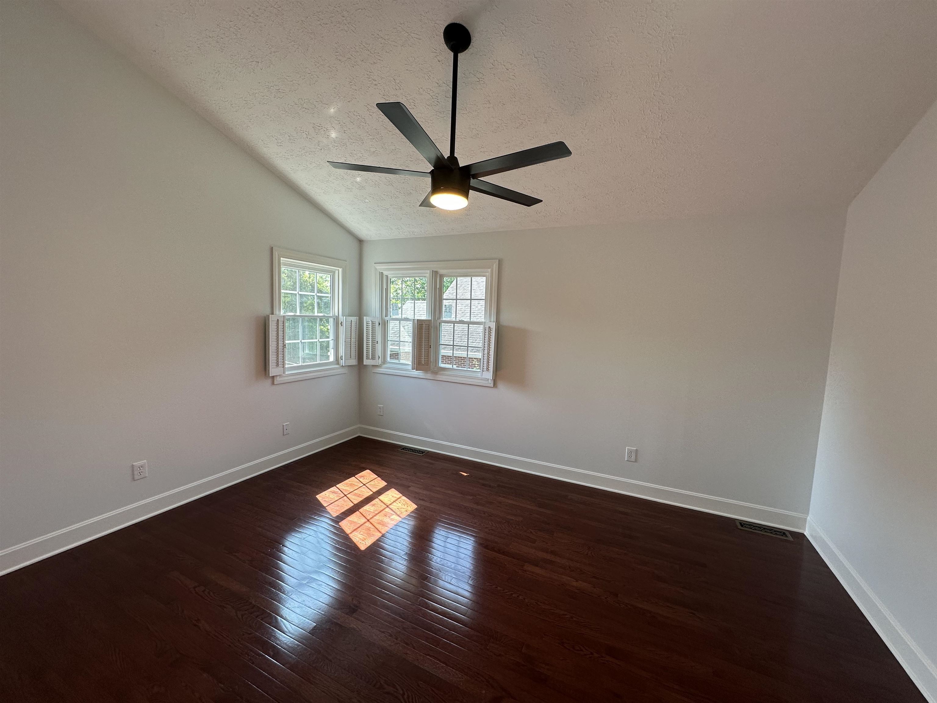 2025 Littlewood Dr, Owensboro, Kentucky 42301, 3 Bedrooms Bedrooms, ,2 BathroomsBathrooms,Single Family Residence,For Sale,Littlewood Dr,92424