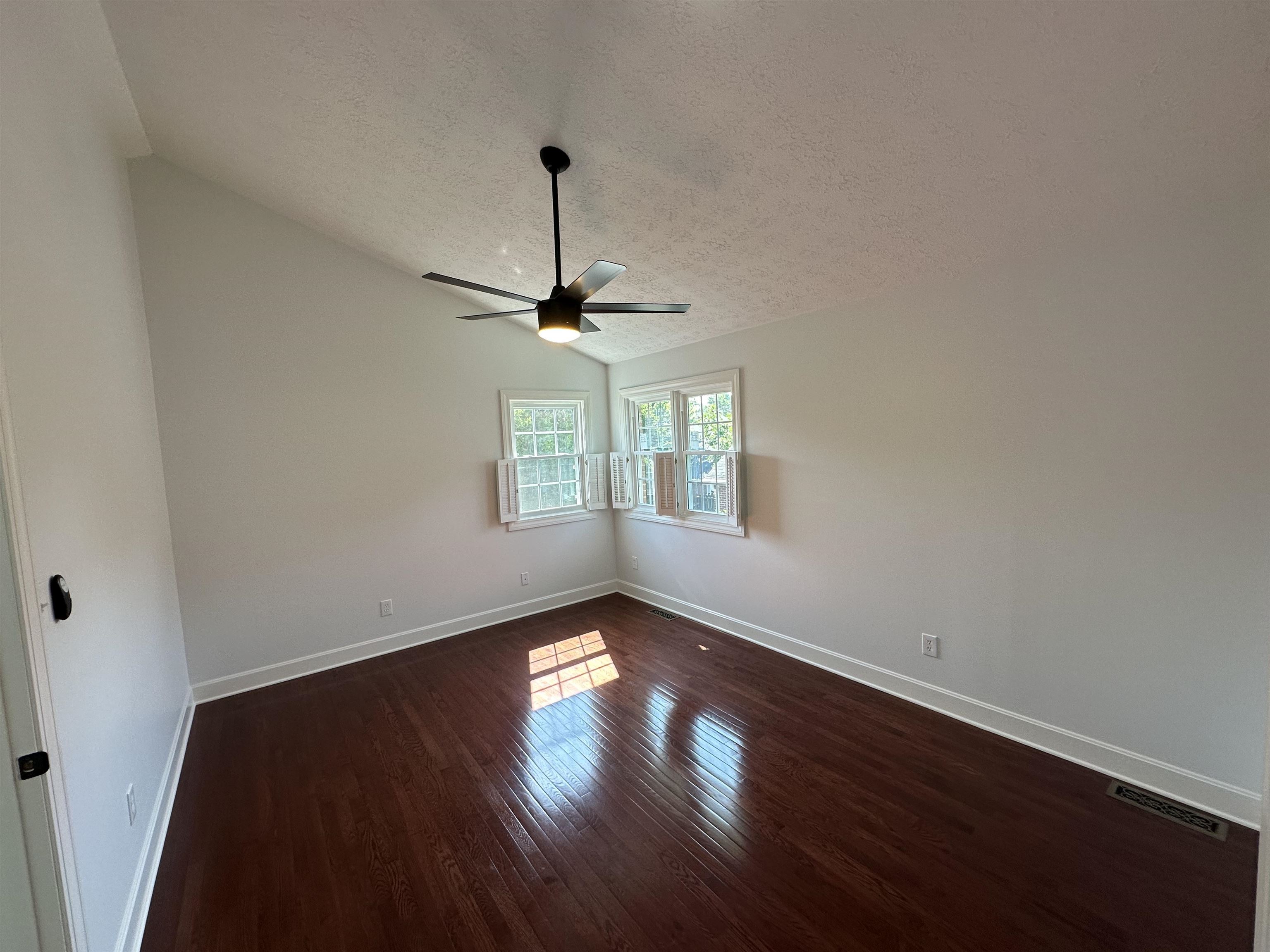 2025 Littlewood Dr, Owensboro, Kentucky 42301, 3 Bedrooms Bedrooms, ,2 BathroomsBathrooms,Single Family Residence,For Sale,Littlewood Dr,92424