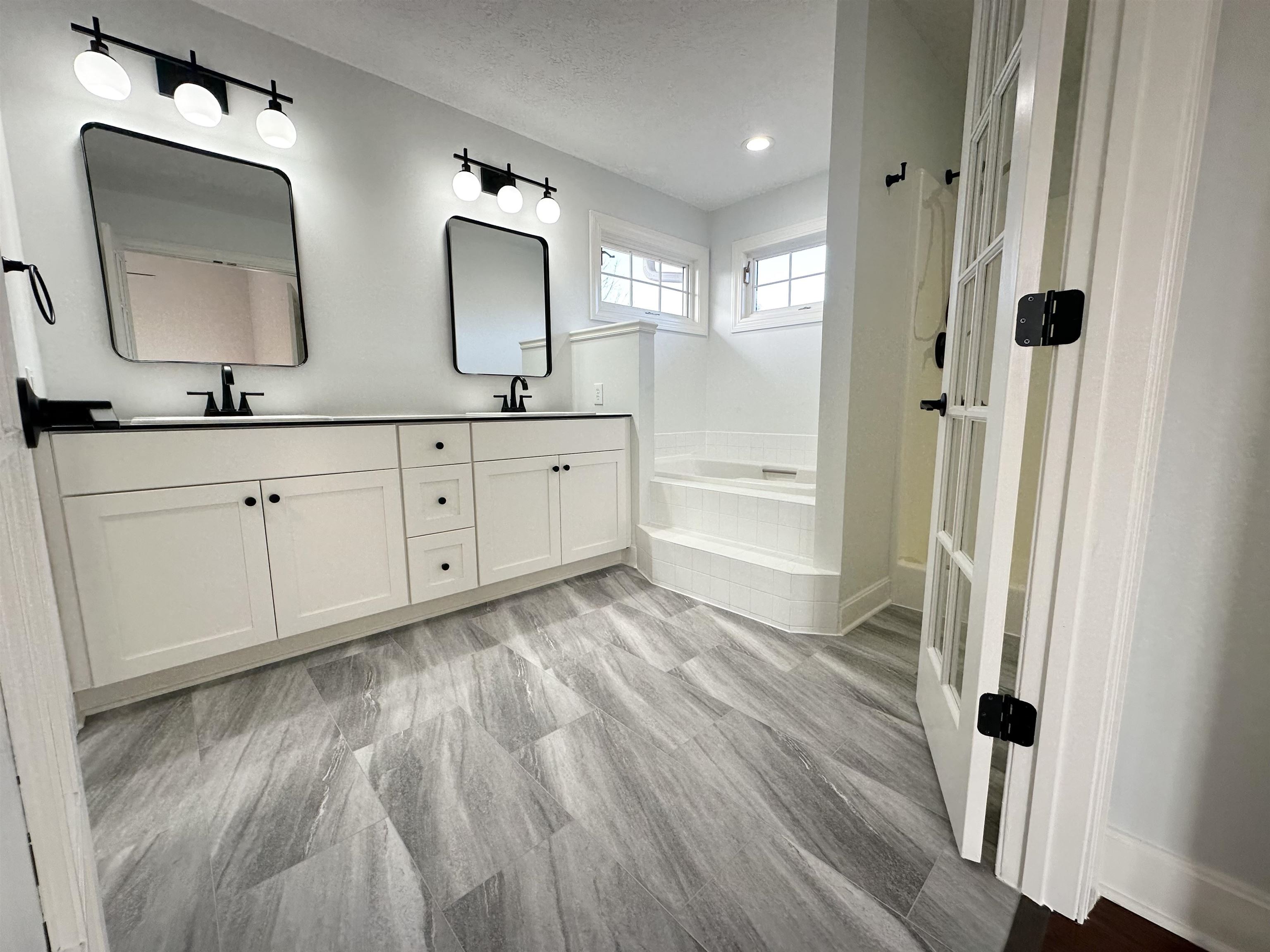 2025 Littlewood Dr, Owensboro, Kentucky 42301, 3 Bedrooms Bedrooms, ,2 BathroomsBathrooms,Single Family Residence,For Sale,Littlewood Dr,92424