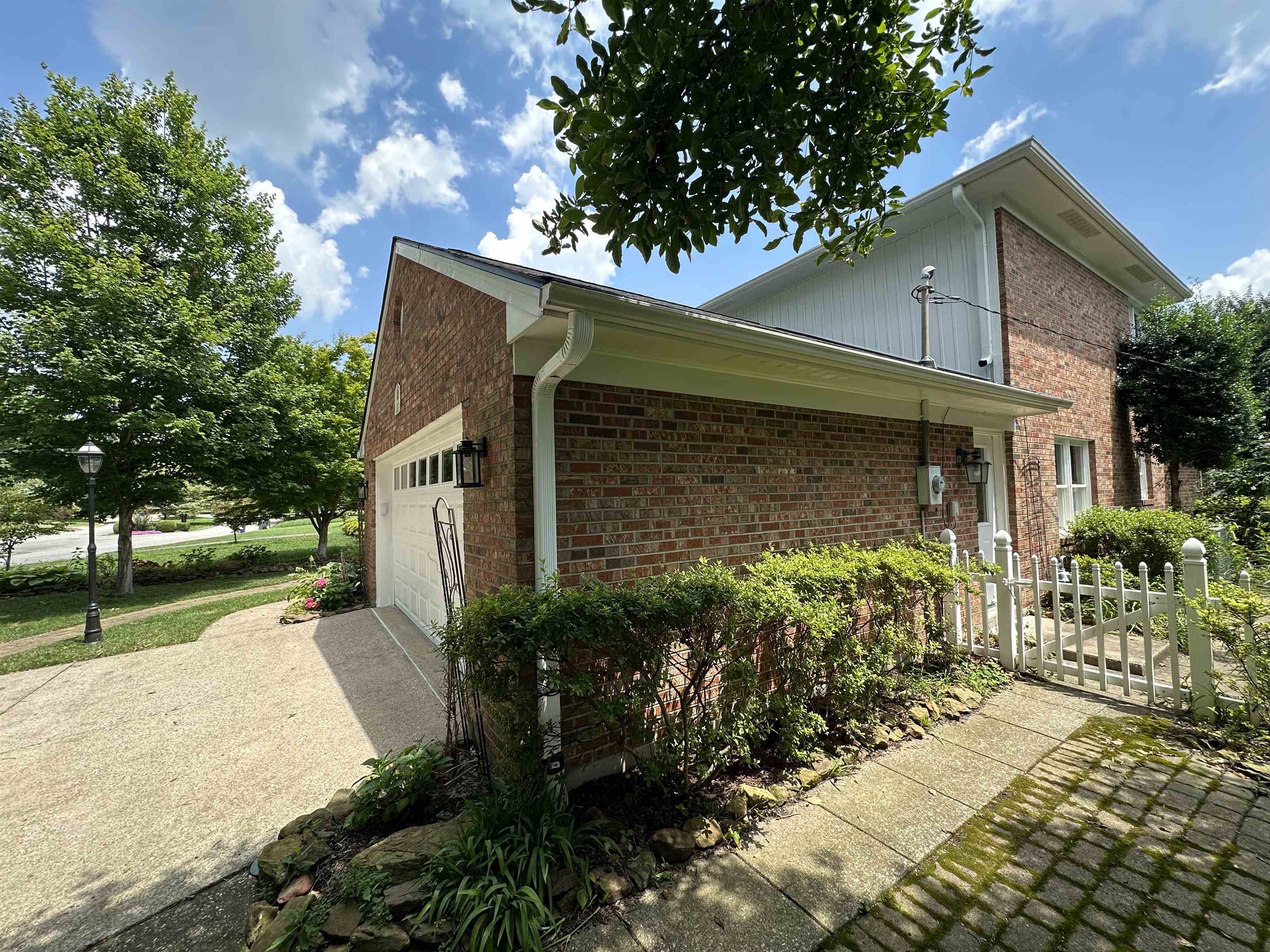 2025 Littlewood Dr, Owensboro, Kentucky 42301, 3 Bedrooms Bedrooms, ,2 BathroomsBathrooms,Single Family Residence,For Sale,Littlewood Dr,92424