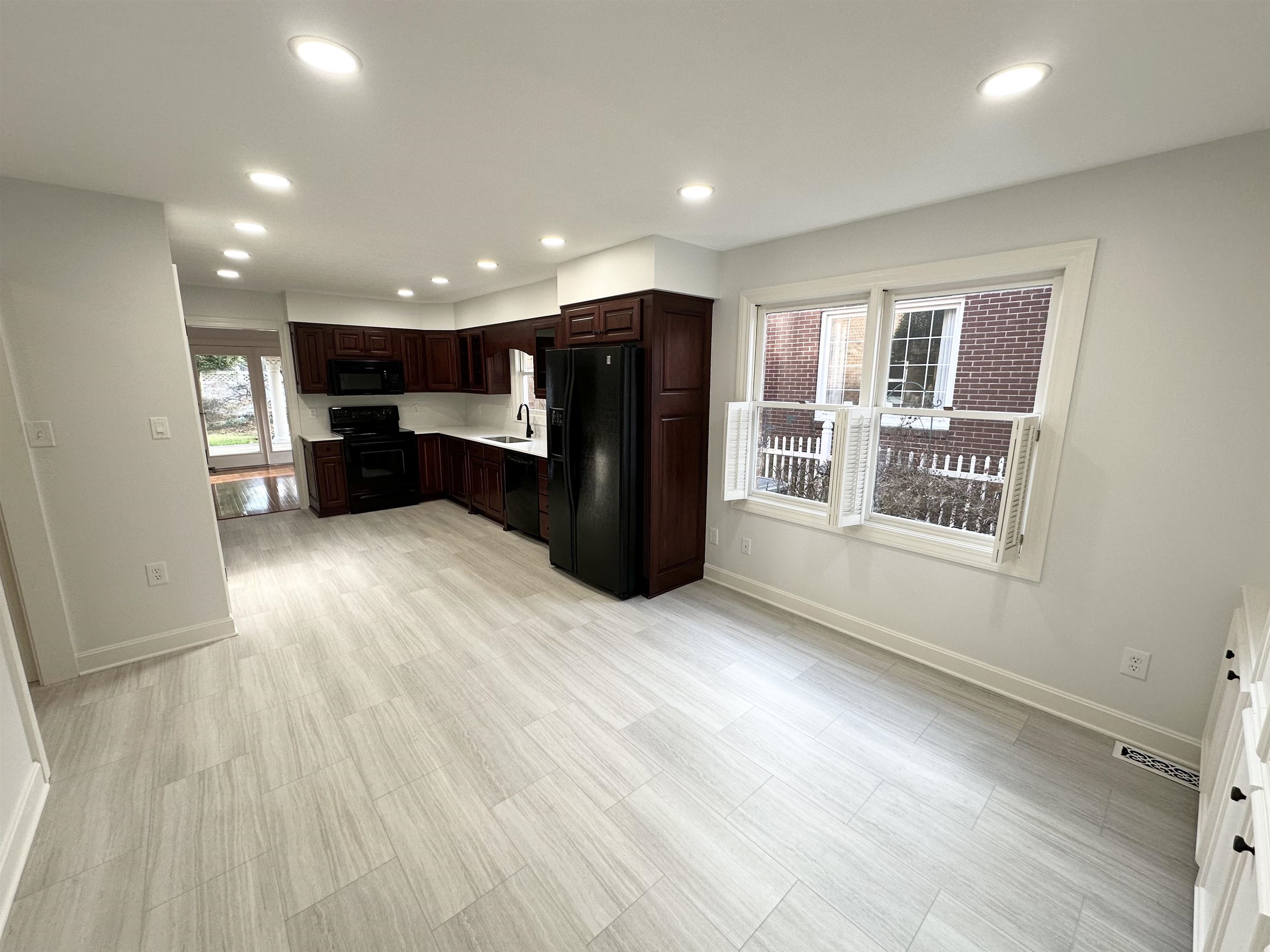 2025 Littlewood Dr, Owensboro, Kentucky 42301, 3 Bedrooms Bedrooms, ,2 BathroomsBathrooms,Single Family Residence,For Sale,Littlewood Dr,92424