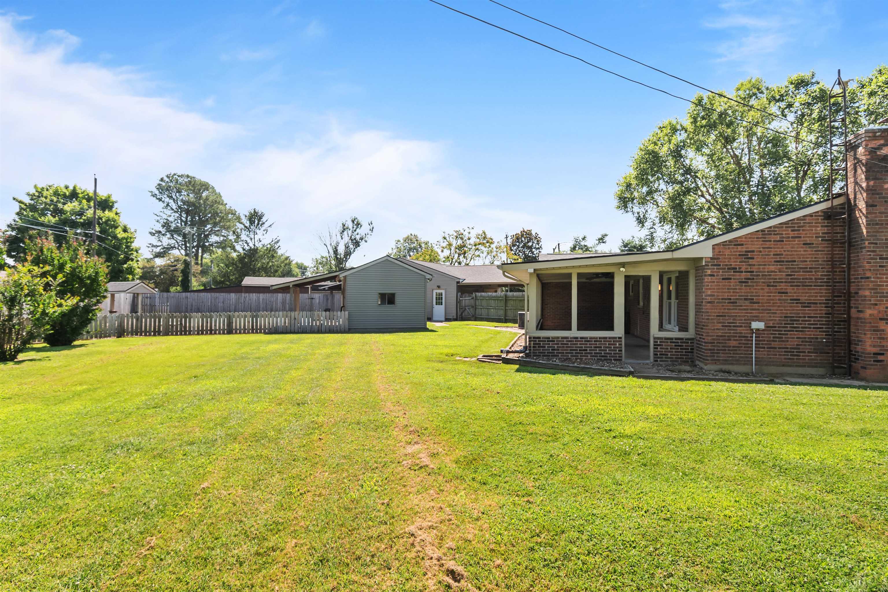 2315 Chateaugay LP, Owensboro, Kentucky 42301, 4 Bedrooms Bedrooms, ,2 BathroomsBathrooms,Single Family Residence,For Sale,Chateaugay LP,92434